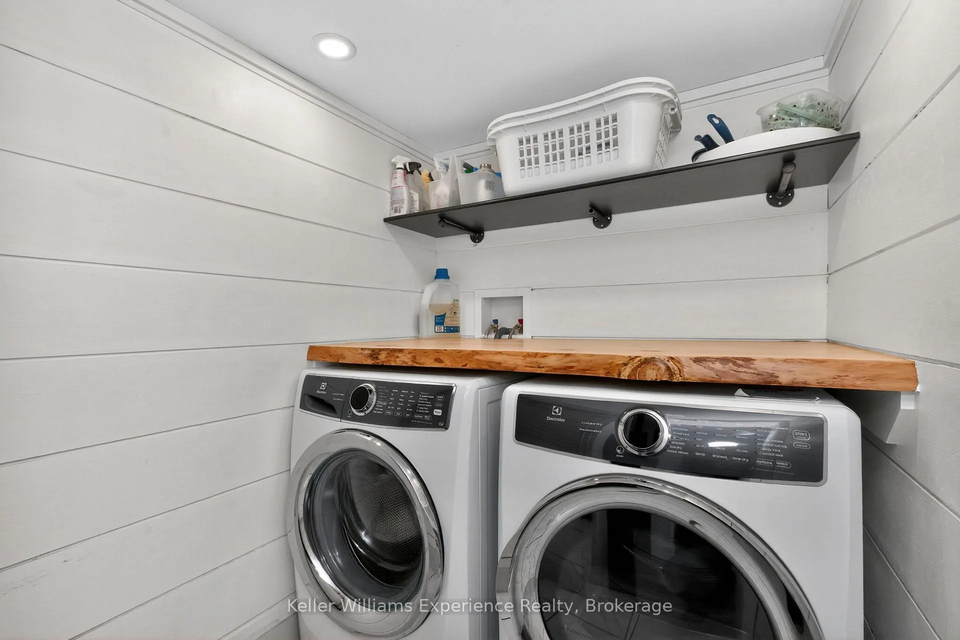 Photo 16 of 1005 Whitney Crescent, Midland — HOMEH