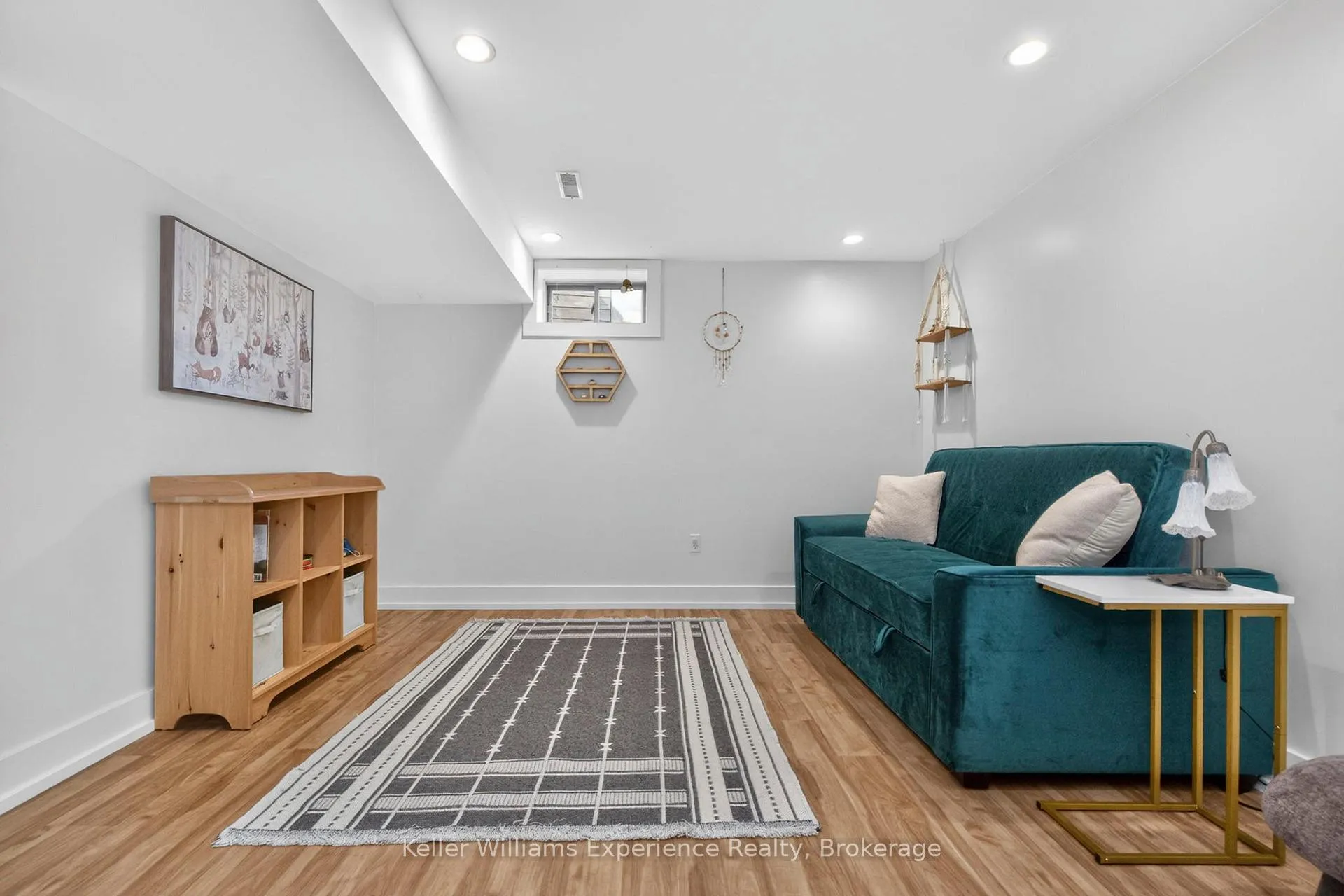 Photo 17 of 1005 Whitney Crescent, Midland — HOMEH