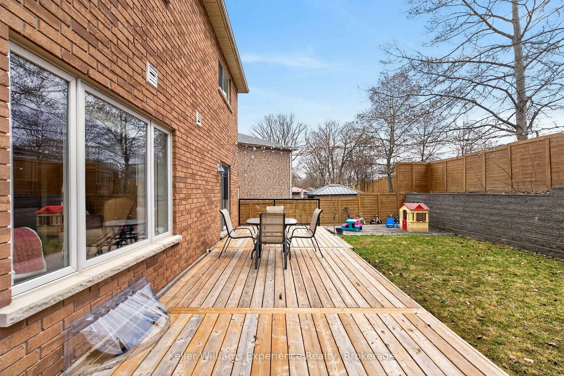 Photo 22 of 1005 Whitney Crescent, Midland — HOMEH