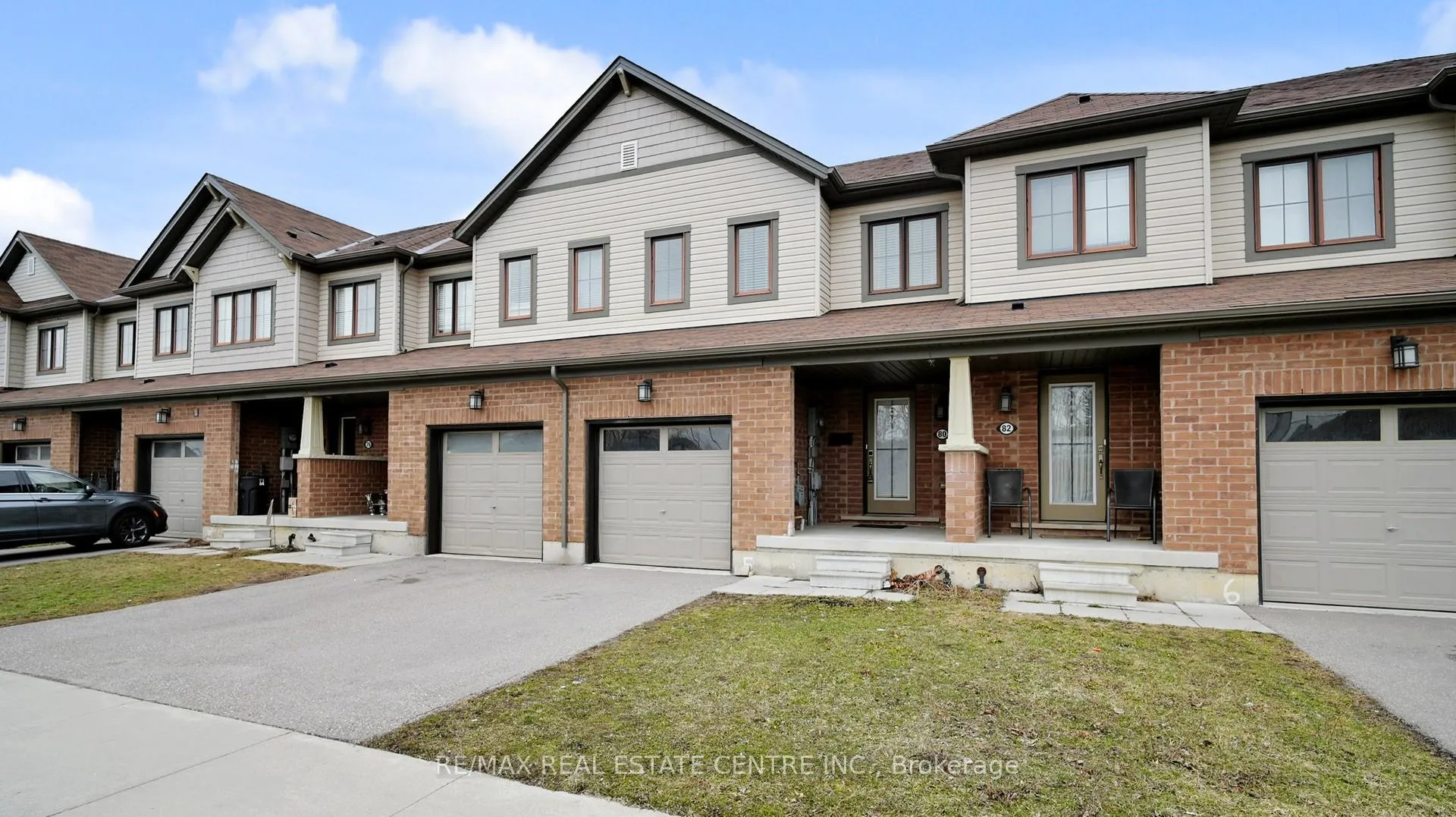 Photo 2 of 80 Scarletwood Street, Hamilton, Stoney Creek Mountain — HOMEH