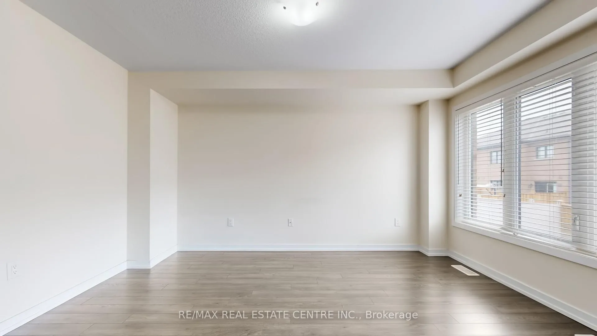 Photo 6 of 80 Scarletwood Street, Hamilton, Stoney Creek Mountain — HOMEH