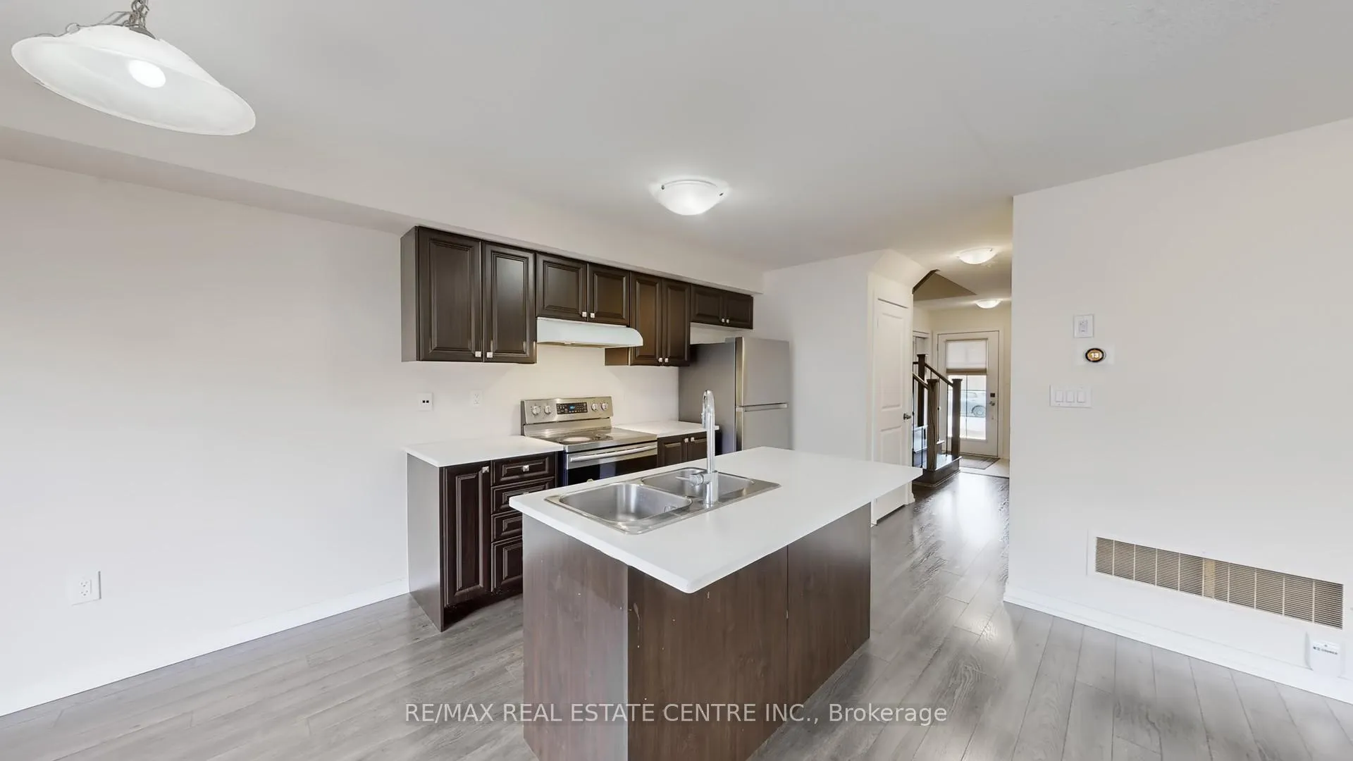 Photo 10 of 80 Scarletwood Street, Hamilton, Stoney Creek Mountain — HOMEH