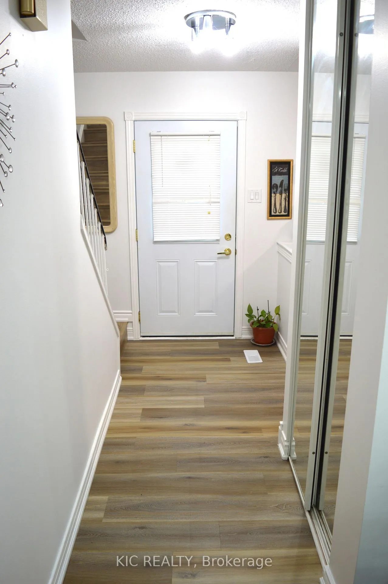 Photo 4 of Unit 6, 93 Hansen Road N, Brampton, Madoc — HOMEH