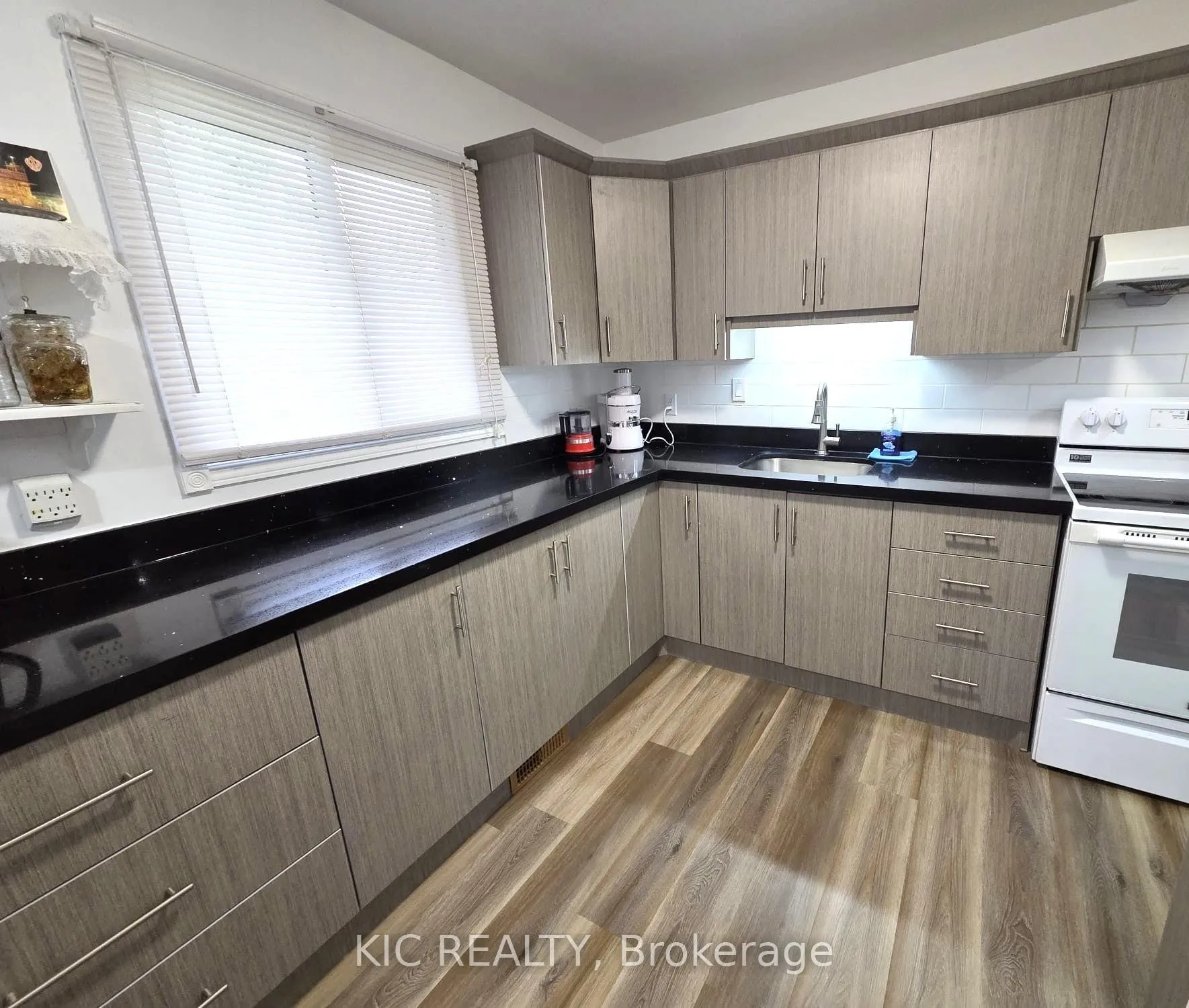 Photo 11 of Unit 6, 93 Hansen Road N, Brampton, Madoc — HOMEH
