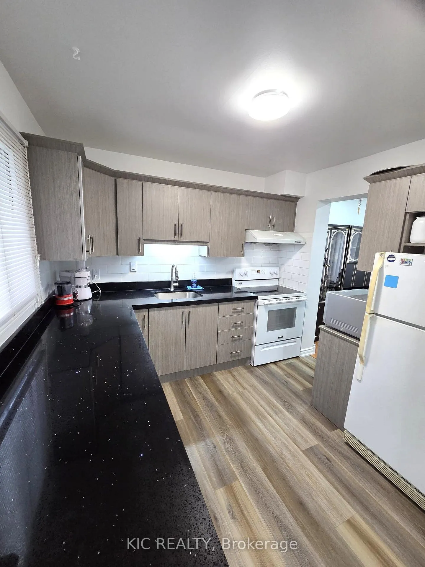 Photo 12 of Unit 6, 93 Hansen Road N, Brampton, Madoc — HOMEH