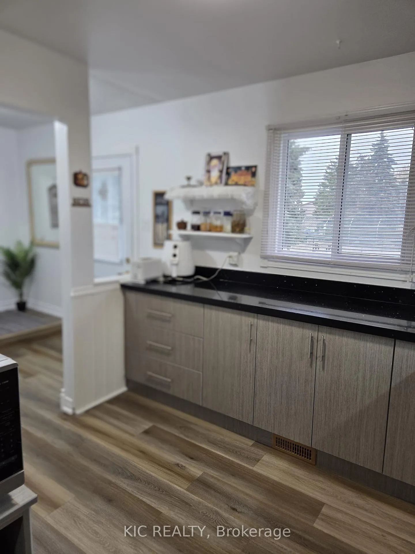 Photo 13 of Unit 6, 93 Hansen Road N, Brampton, Madoc — HOMEH
