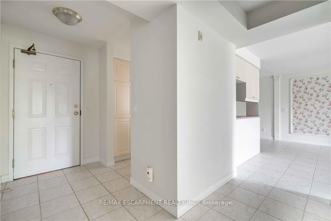 Photo 4 of Unit 207, 980 Golf Links Road, Hamilton, Meadowlands — HOMEH