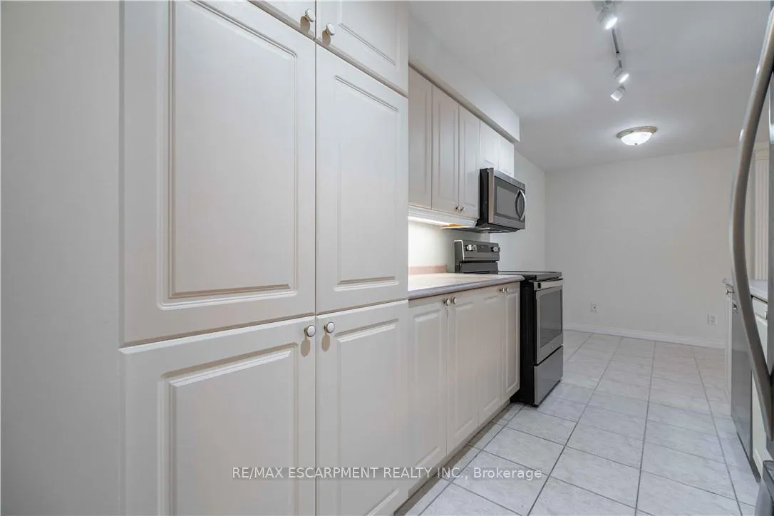 Photo 6 of Unit 207, 980 Golf Links Road, Hamilton, Meadowlands — HOMEH