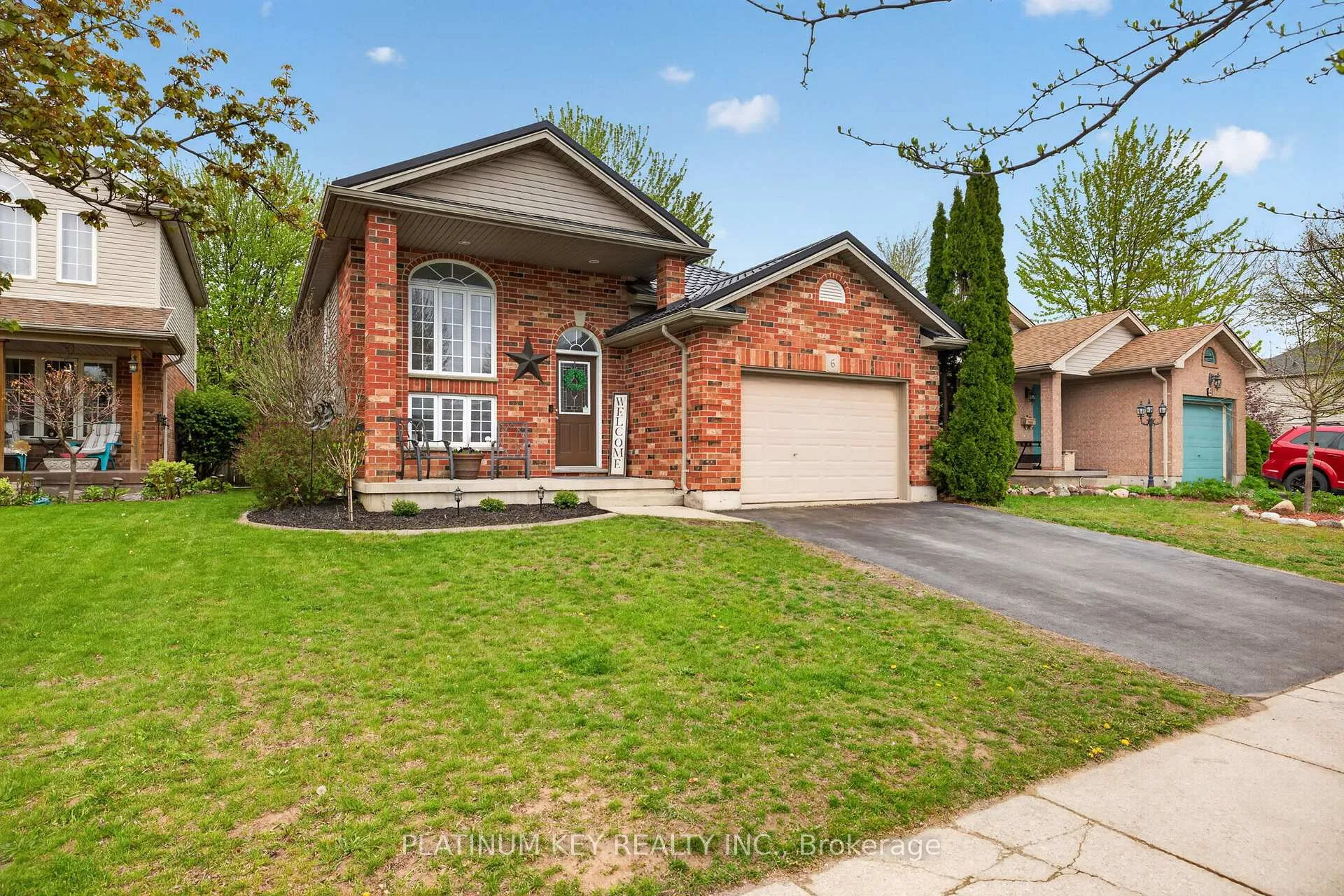 Photo 2 of 6 Juniper Crescent, Strathroy-Caradoc, SE — HOMEH