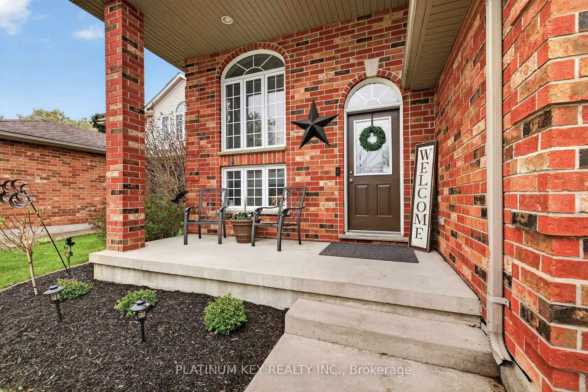 Photo 3 of 6 Juniper Crescent, Strathroy-Caradoc, SE — HOMEH