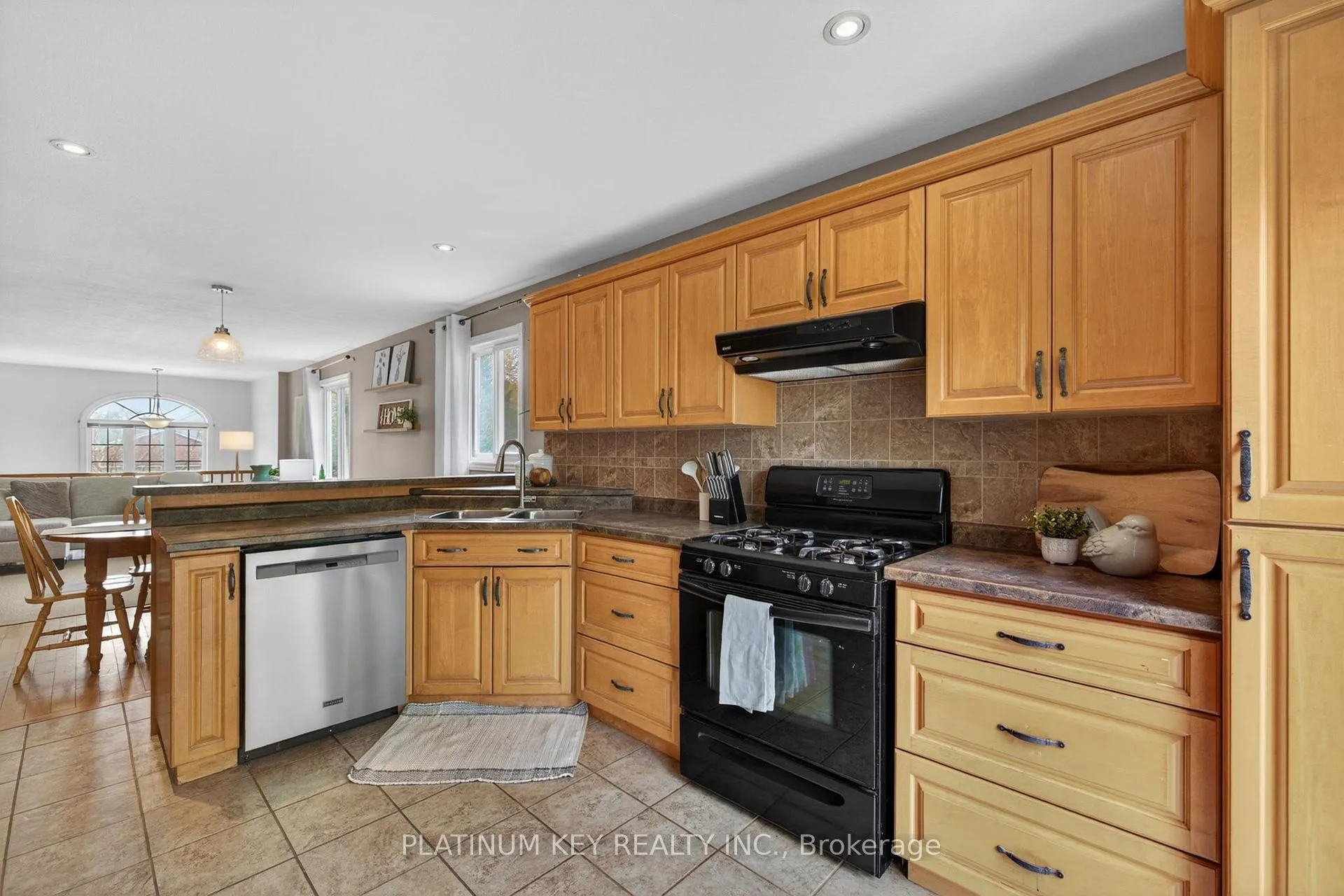 Photo 10 of 6 Juniper Crescent, Strathroy-Caradoc, SE — HOMEH