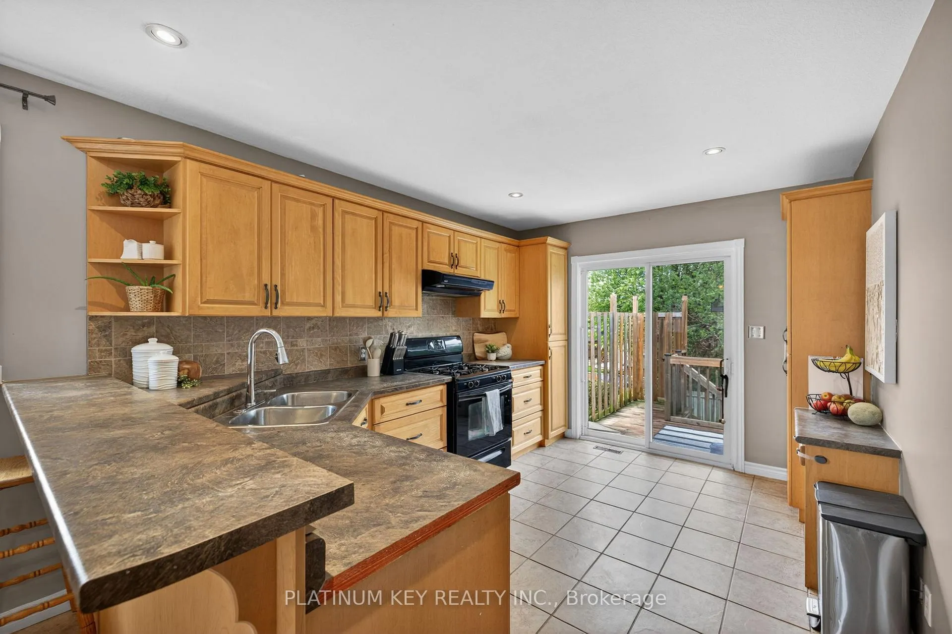 Photo 12 of 6 Juniper Crescent, Strathroy-Caradoc, SE — HOMEH