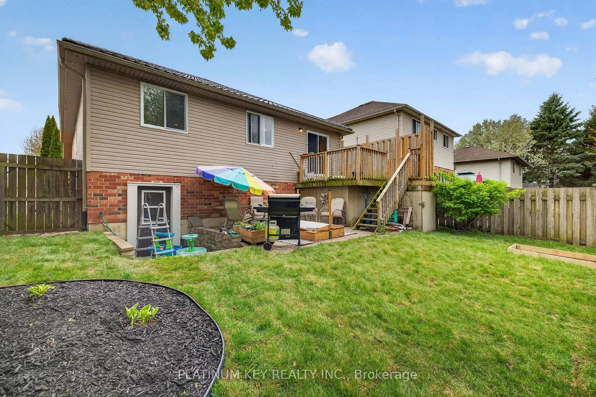 Photo 32 of 6 Juniper Crescent, Strathroy-Caradoc, SE — HOMEH