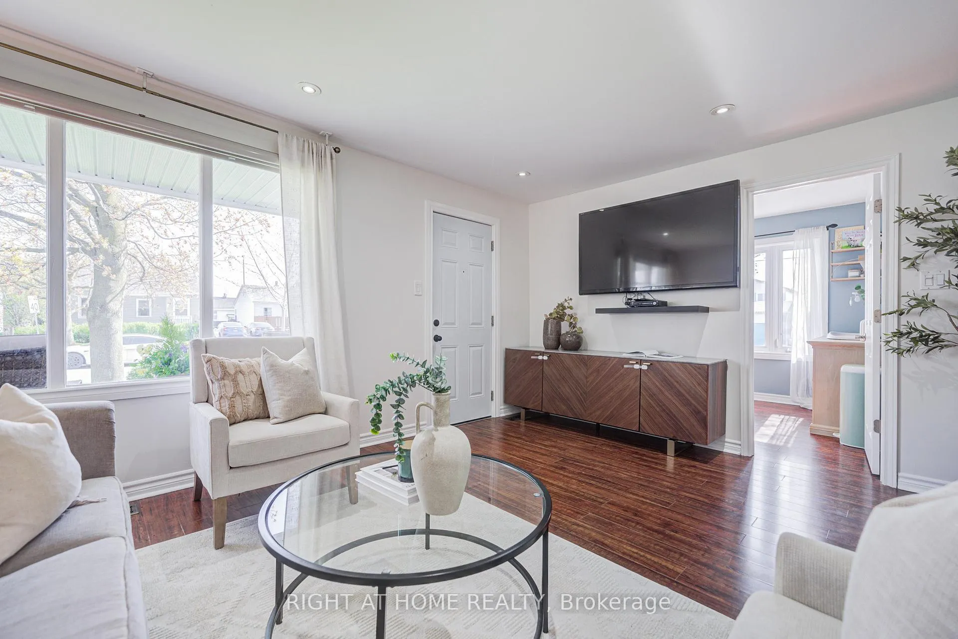 Photo 10 of 61 Beatty Road, Ajax, Central — HOMEH