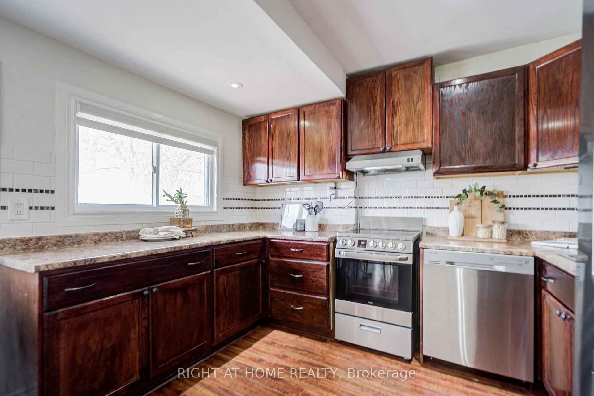 Photo 24 of 61 Beatty Road, Ajax, Central — HOMEH