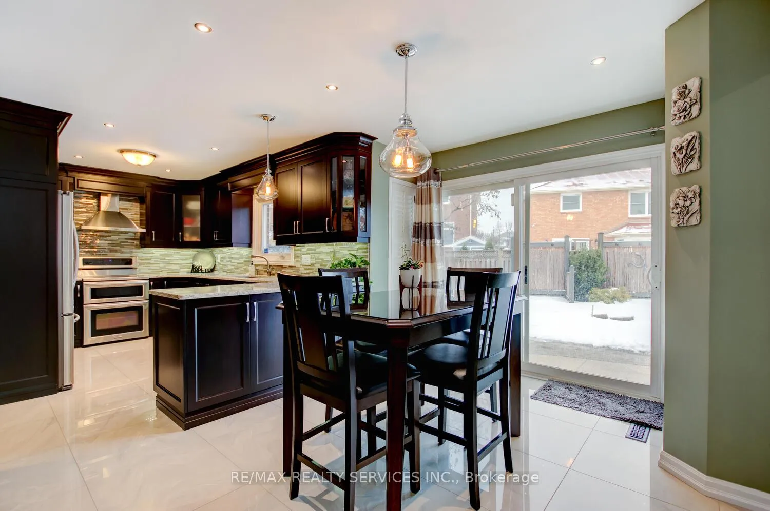 Photo 11 of 34 Garbutt Crescent, Brampton, Northwood Park — HOMEH