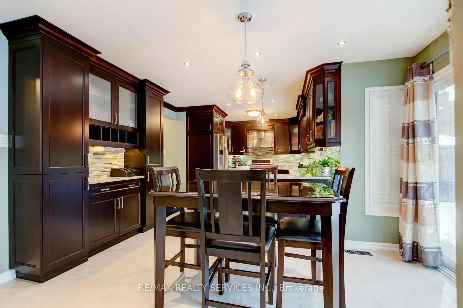 Photo 12 of 34 Garbutt Crescent, Brampton, Northwood Park — HOMEH