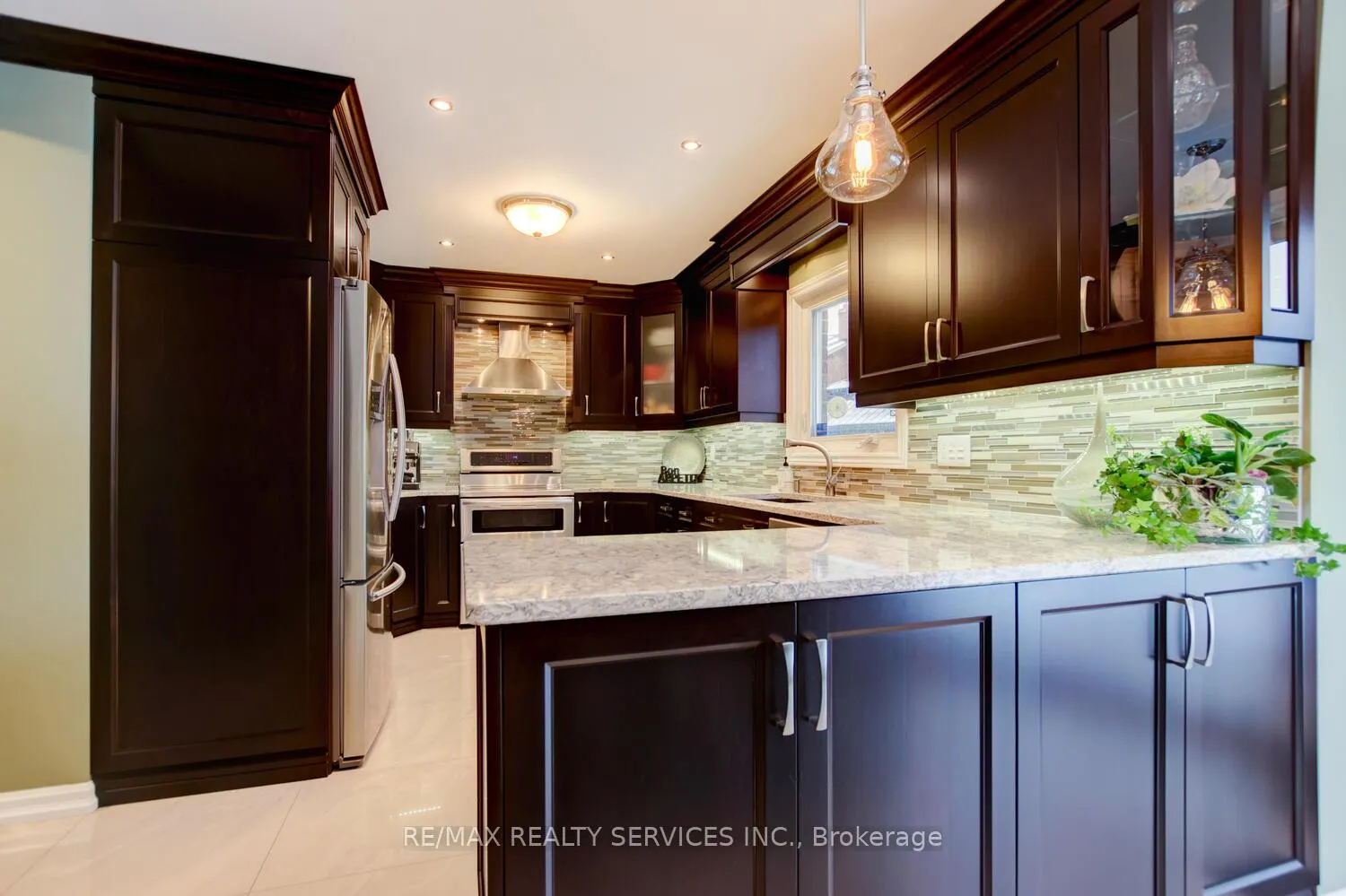 Photo 14 of 34 Garbutt Crescent, Brampton, Northwood Park — HOMEH