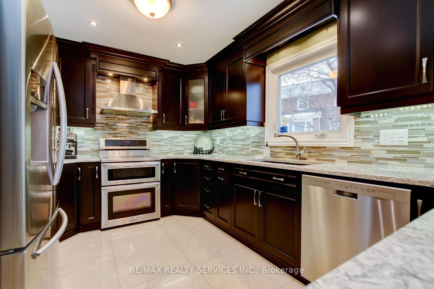 Photo 15 of 34 Garbutt Crescent, Brampton, Northwood Park — HOMEH