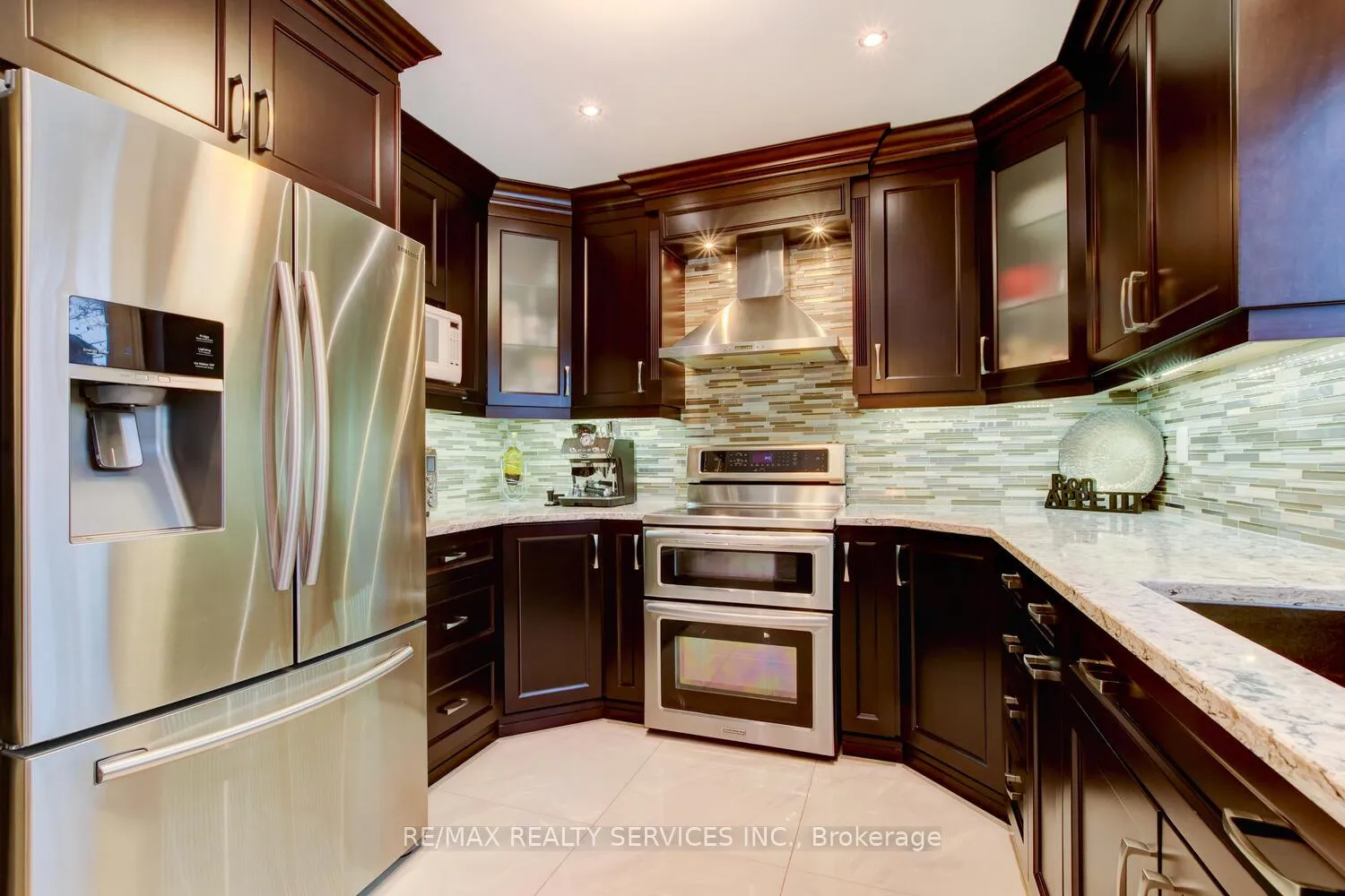 Photo 16 of 34 Garbutt Crescent, Brampton, Northwood Park — HOMEH