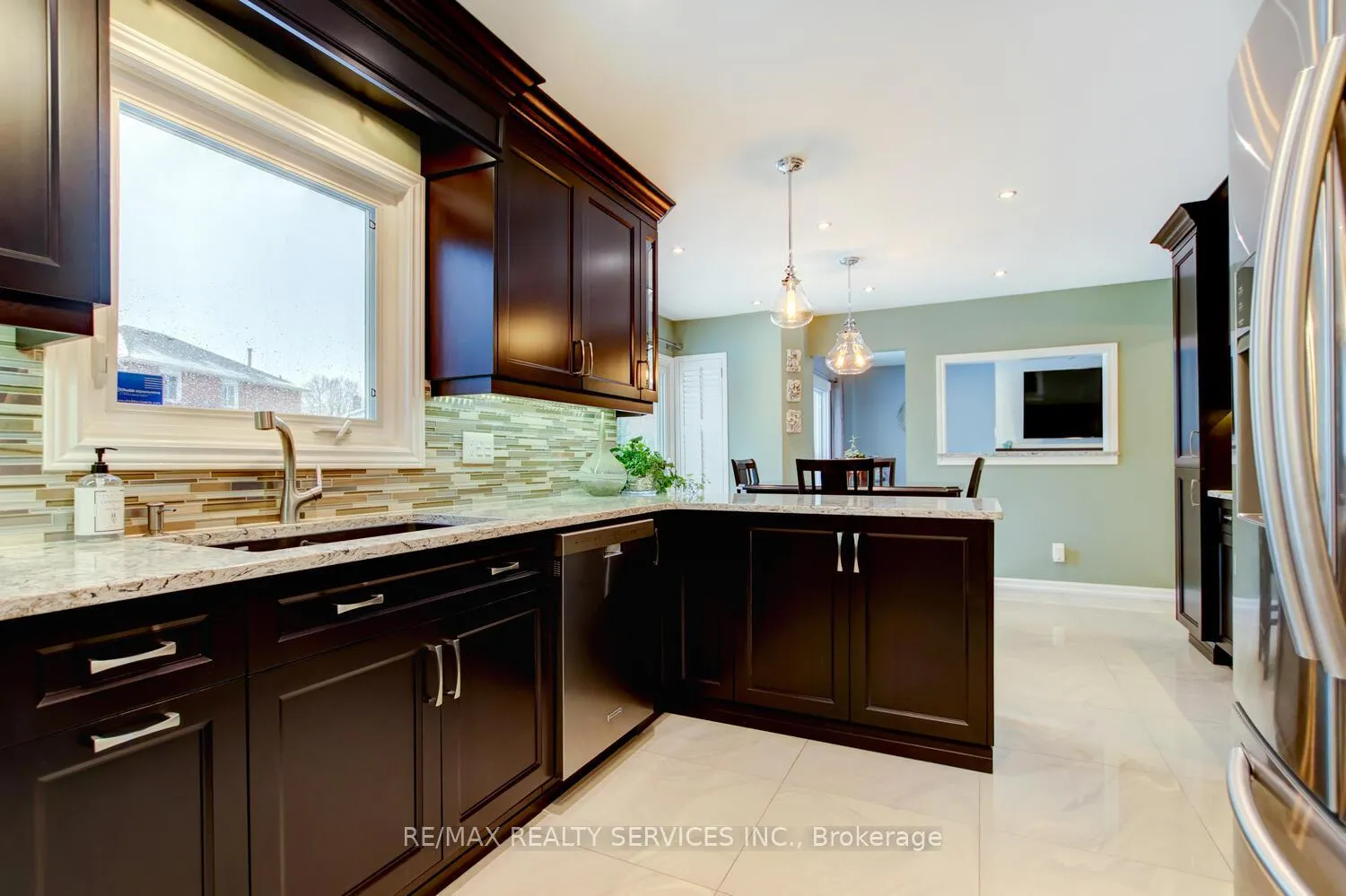 Photo 17 of 34 Garbutt Crescent, Brampton, Northwood Park — HOMEH