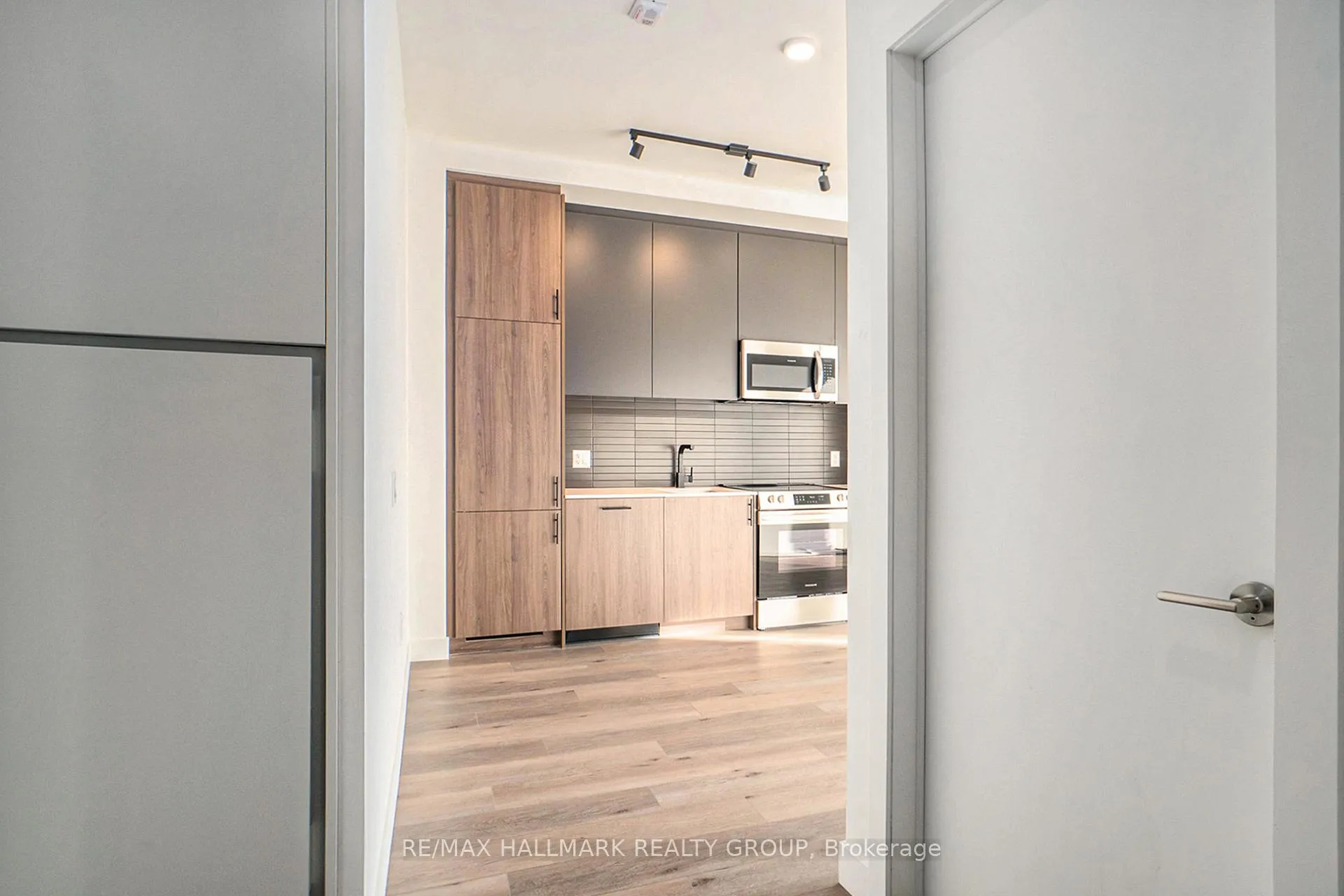 Photo 2 of Unit UPH 11, 10 James Street, Ottawa, Ottawa Centre — HOMEH