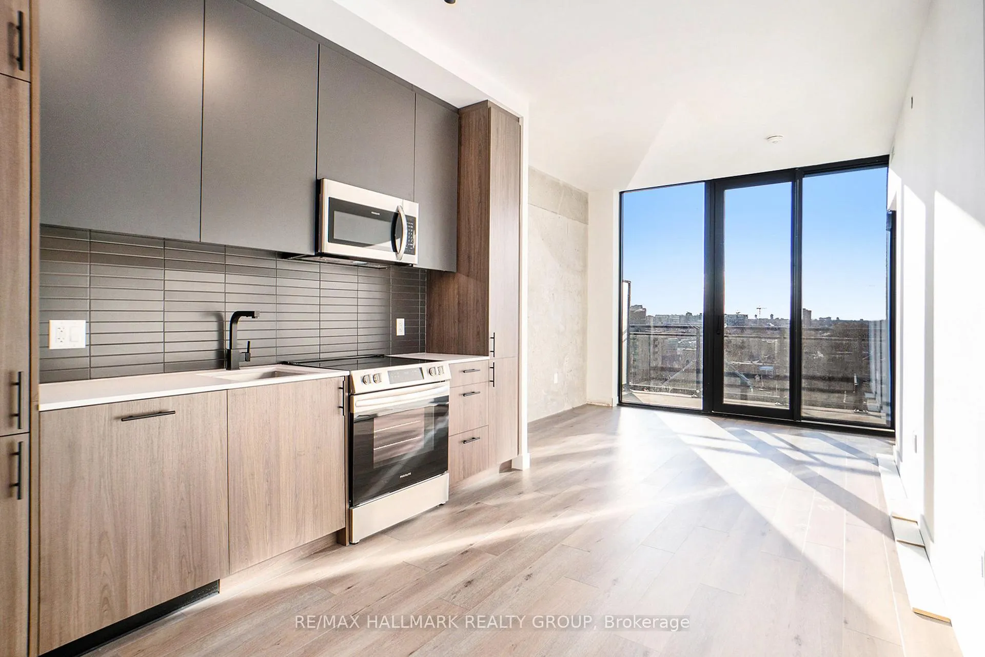 Photo 3 of Unit UPH 11, 10 James Street, Ottawa, Ottawa Centre — HOMEH