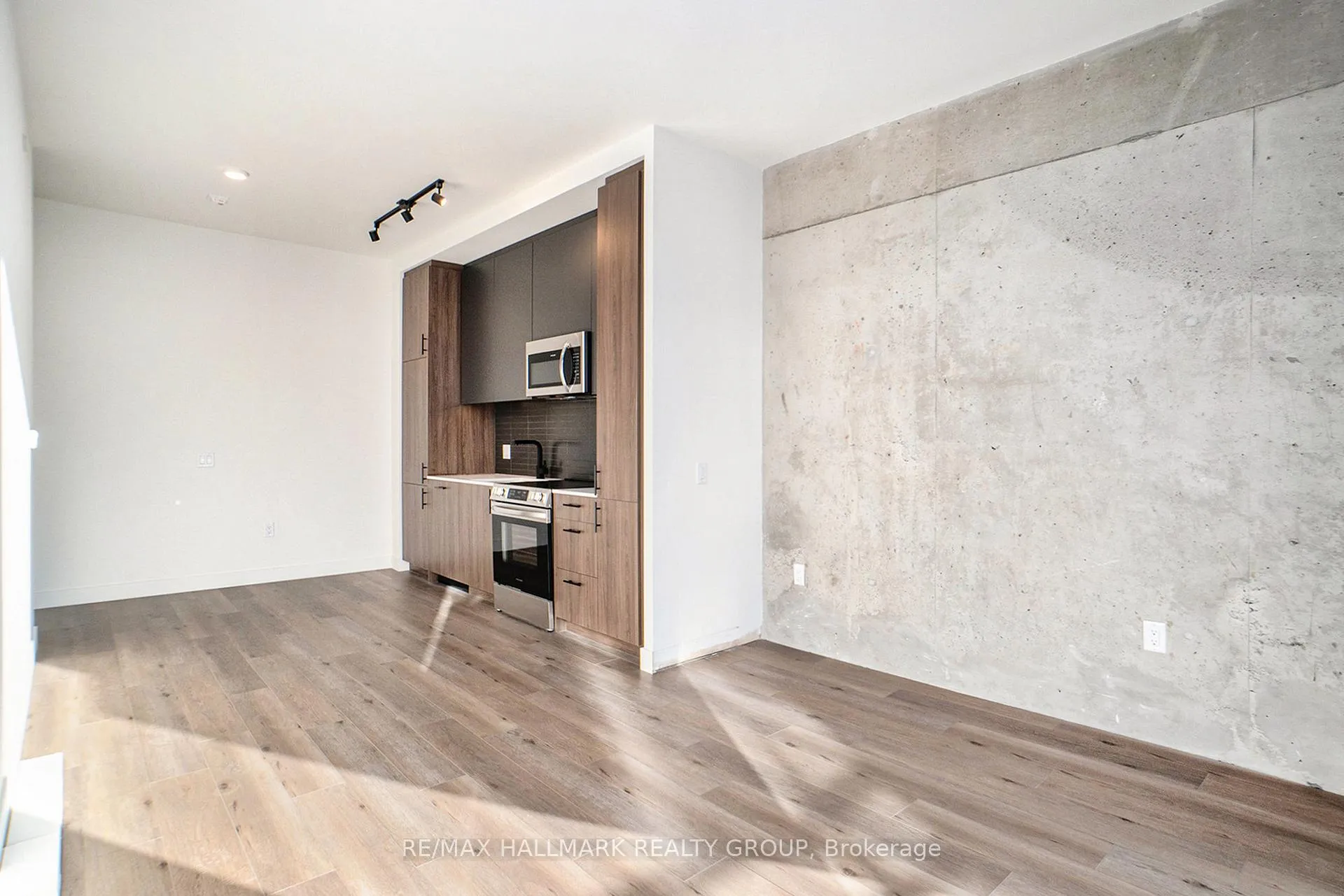 Photo 5 of Unit UPH 11, 10 James Street, Ottawa, Ottawa Centre — HOMEH