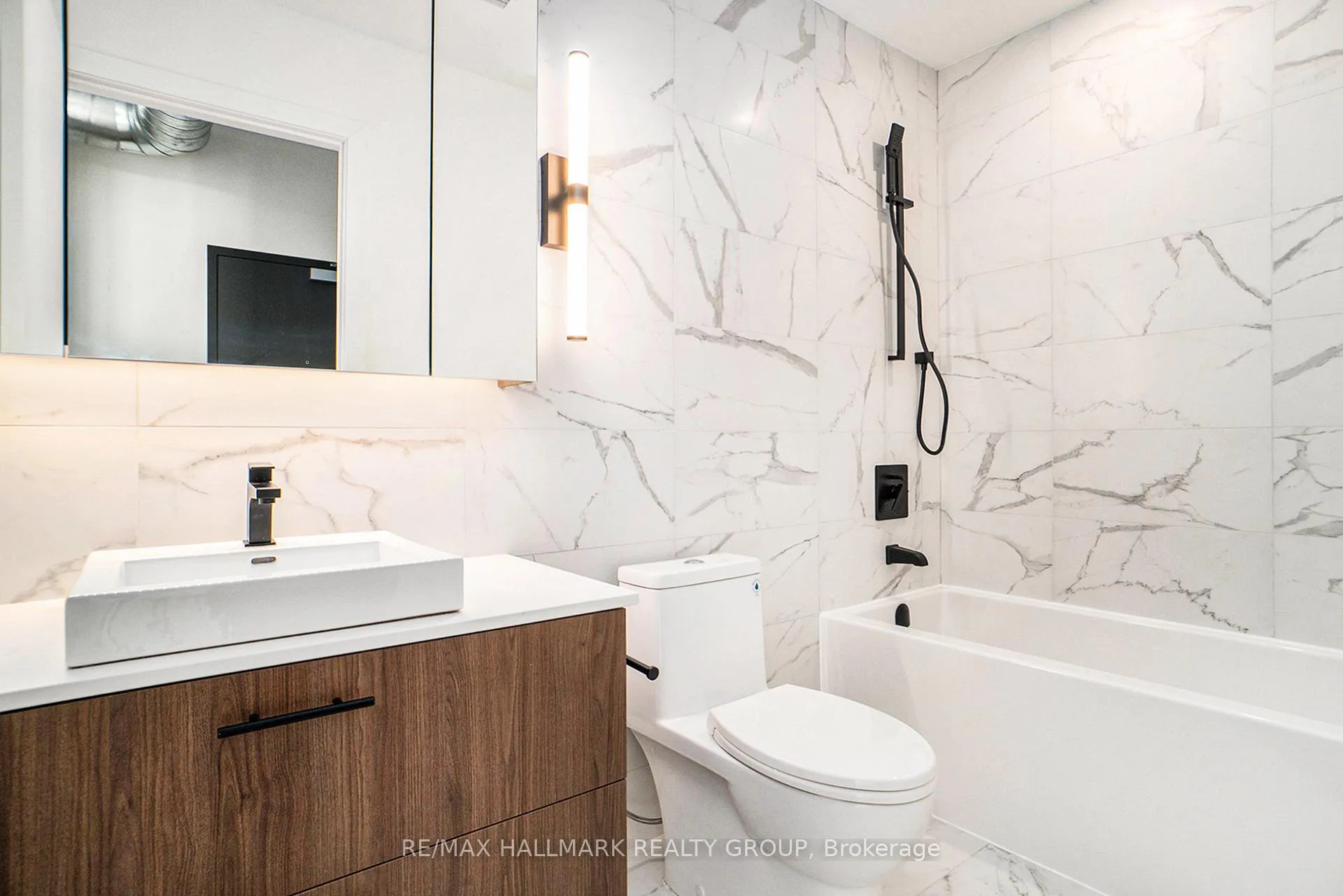 Photo 10 of Unit UPH 11, 10 James Street, Ottawa, Ottawa Centre — HOMEH