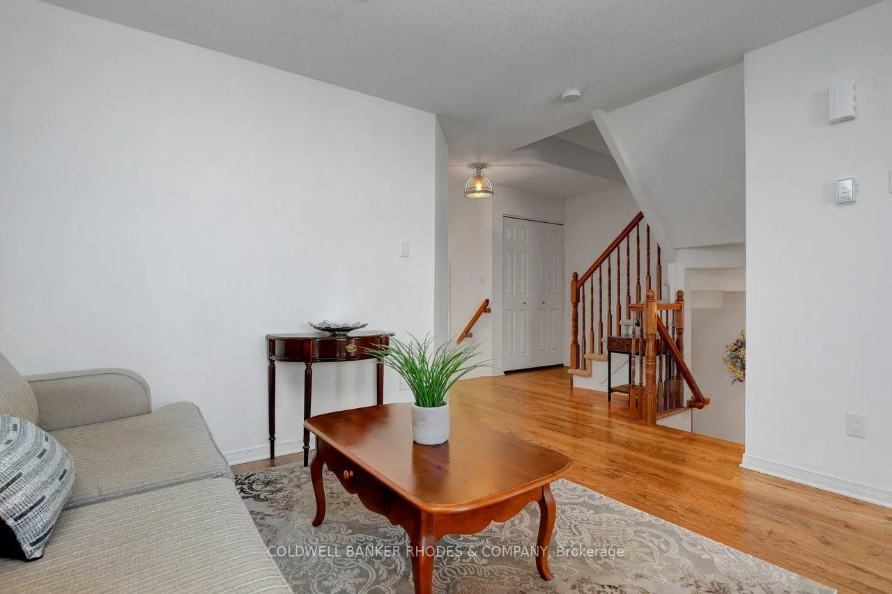 Photo 6 of 287 Macoun Circle, Ottawa, Hunt Club Park/Greenboro — HOMEH