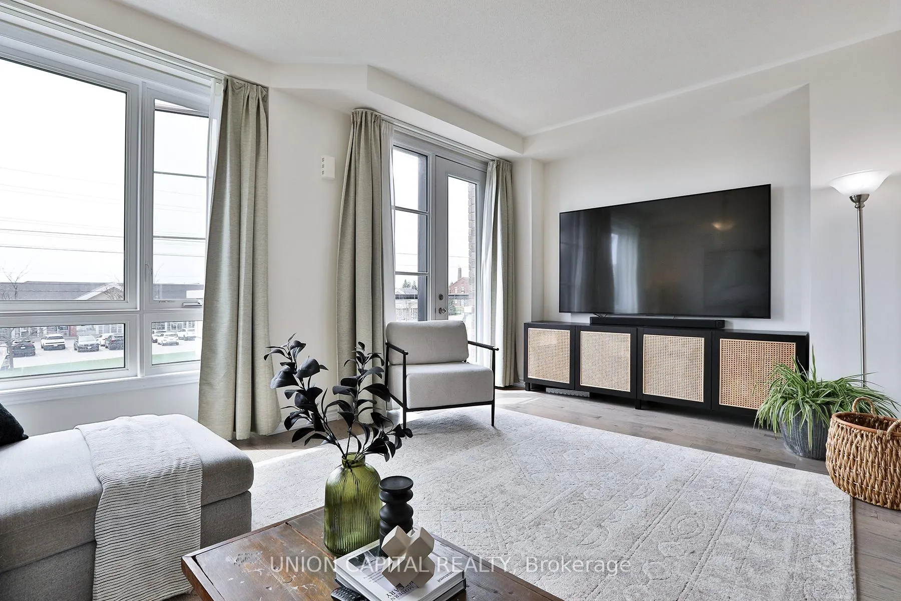 Photo 8 of 6705 Thickson Road N, Whitby, Brooklin — HOMEH