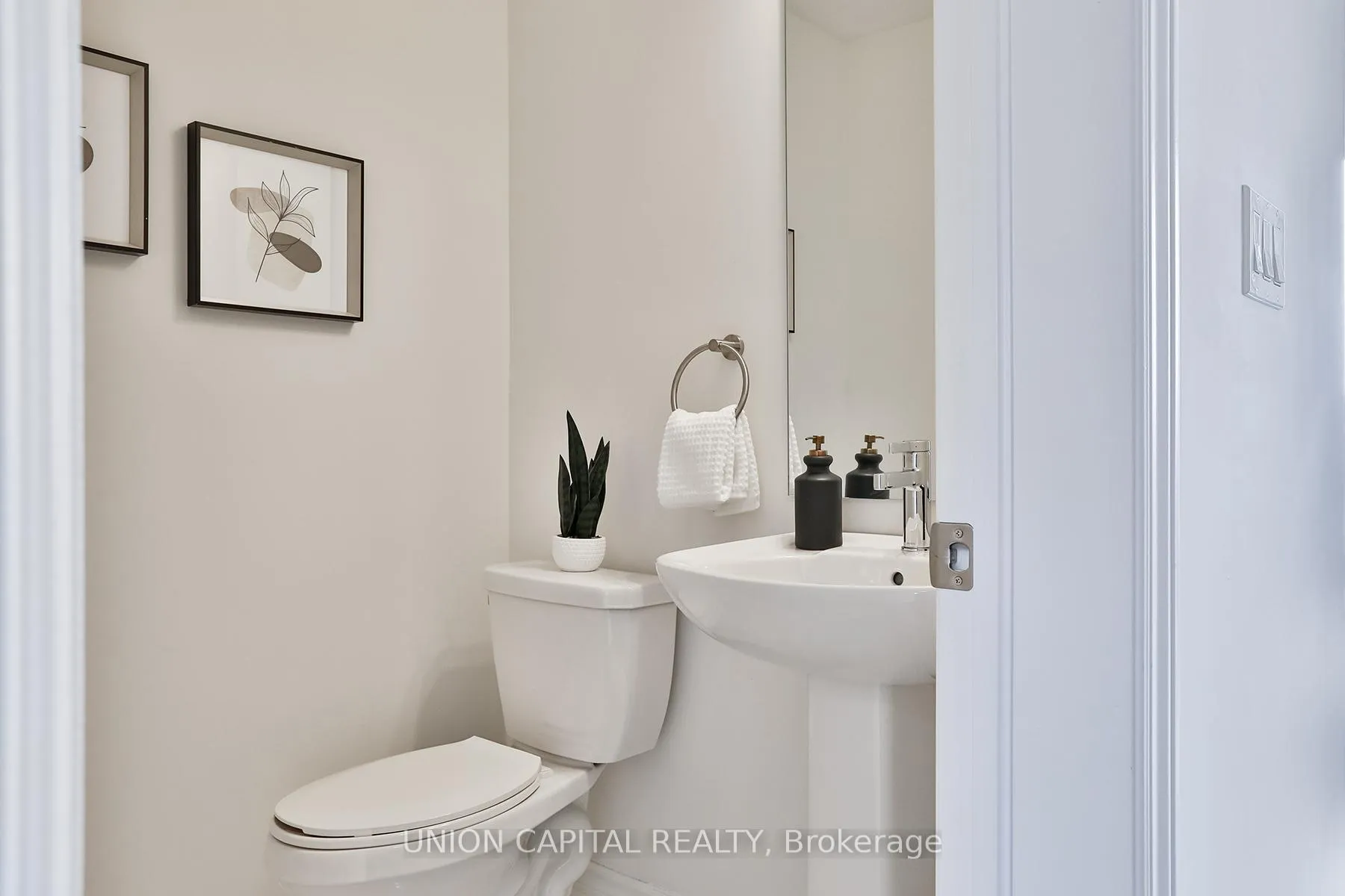 Photo 15 of 6705 Thickson Road N, Whitby, Brooklin — HOMEH