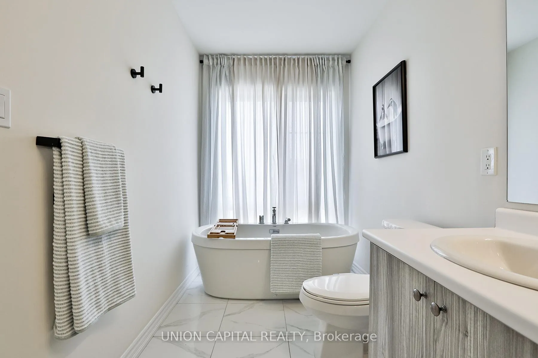 Photo 24 of 6705 Thickson Road N, Whitby, Brooklin — HOMEH