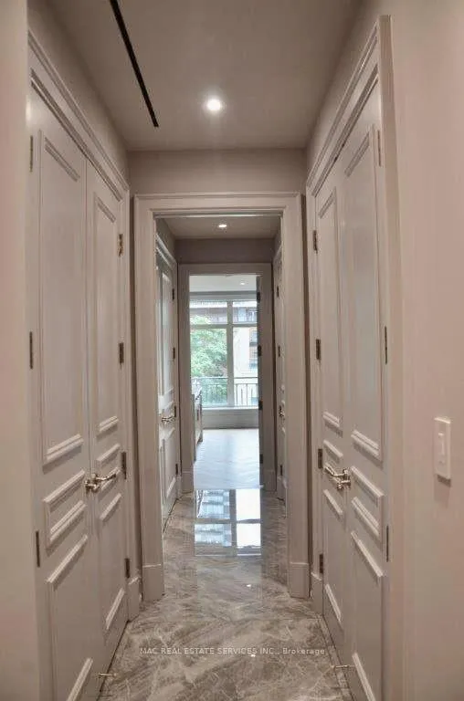 Photo 3 of Unit 4A, 1 St Thomas Street, Toronto, Bay Street Corridor — HOMEH