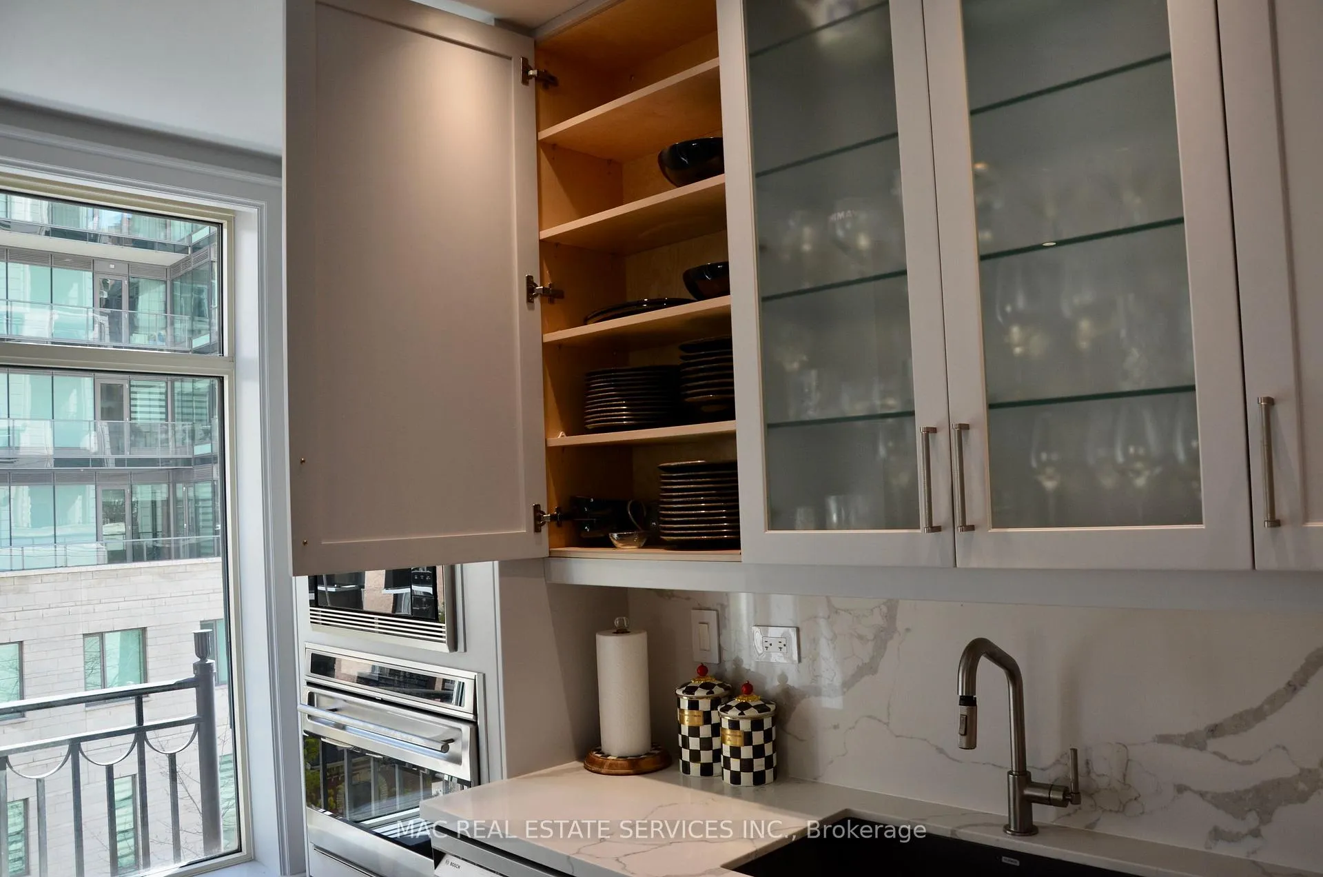 Photo 6 of Unit 4A, 1 St Thomas Street, Toronto, Bay Street Corridor — HOMEH