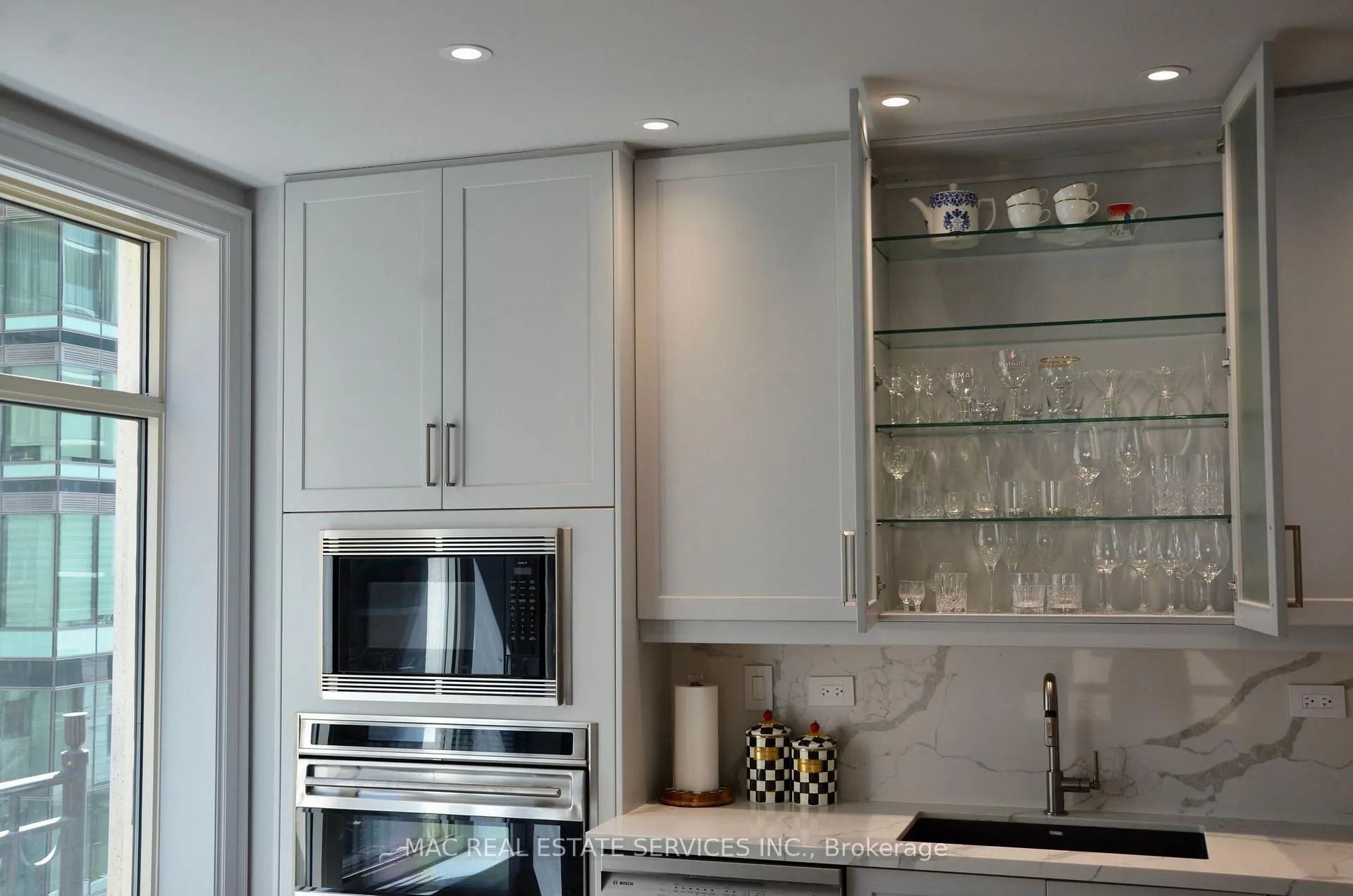 Photo 7 of Unit 4A, 1 St Thomas Street, Toronto, Bay Street Corridor — HOMEH
