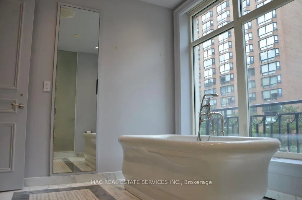 Photo 12 of Unit 4A, 1 St Thomas Street, Toronto, Bay Street Corridor — HOMEH