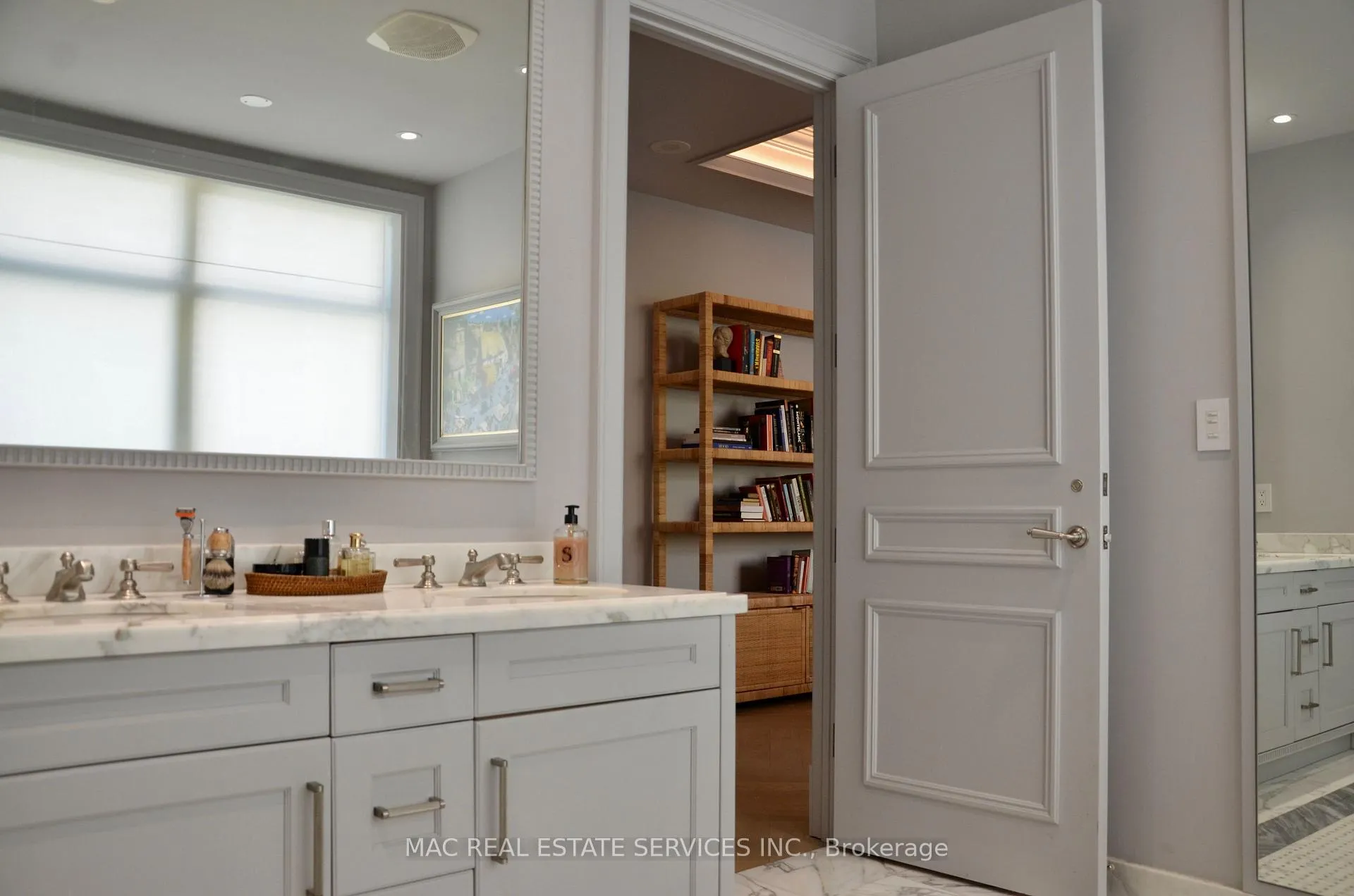 Photo 25 of Unit 4A, 1 St Thomas Street, Toronto, Bay Street Corridor — HOMEH