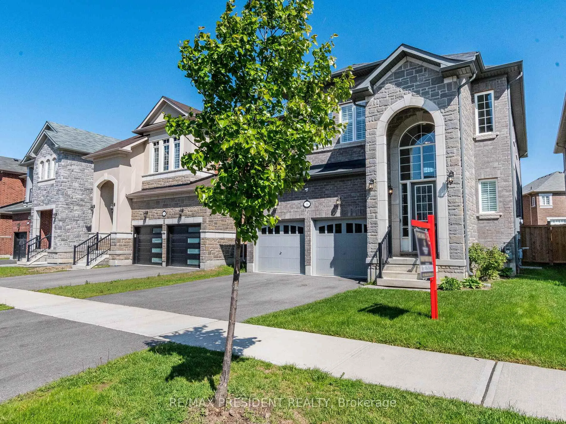 Photo 2 of 16 Monarch Drive, Halton Hills, Georgetown — HOMEH