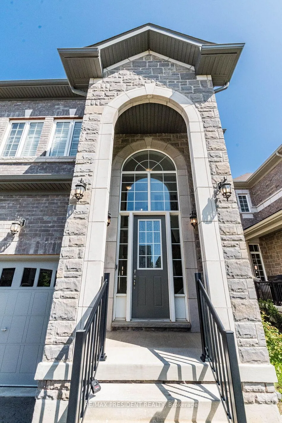 Photo 3 of 16 Monarch Drive, Halton Hills, Georgetown — HOMEH