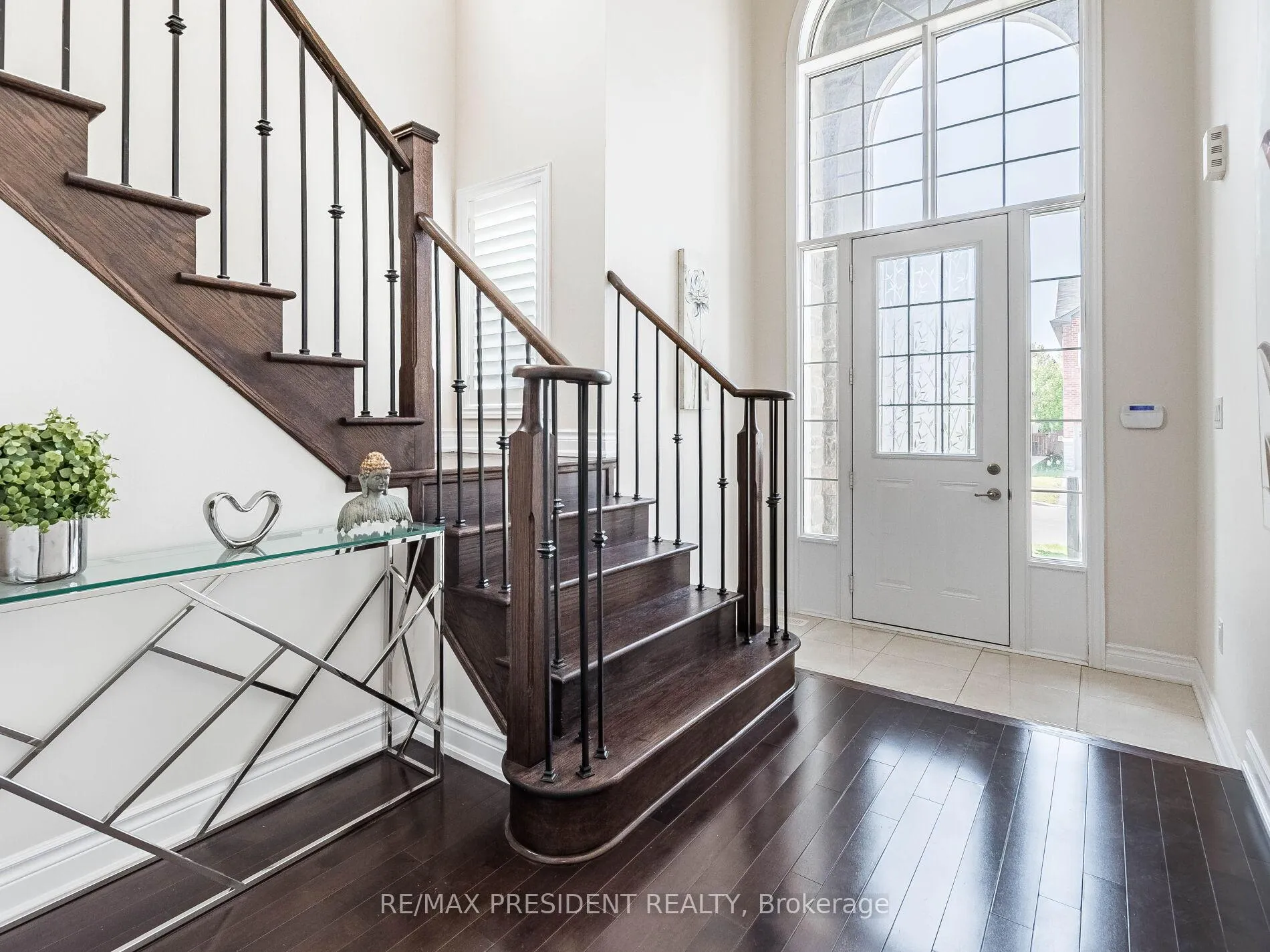 Photo 5 of 16 Monarch Drive, Halton Hills, Georgetown — HOMEH