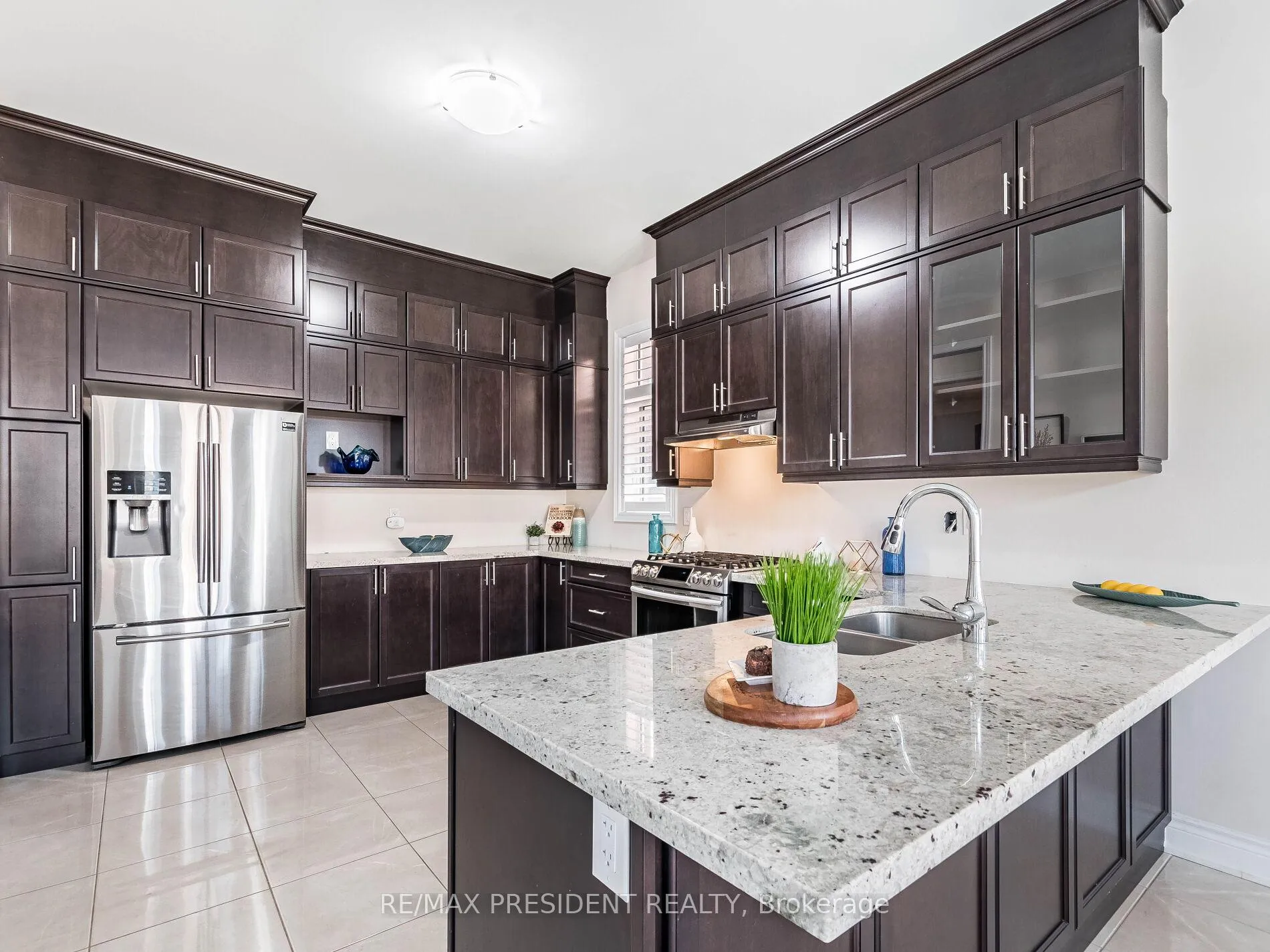 Photo 15 of 16 Monarch Drive, Halton Hills, Georgetown — HOMEH