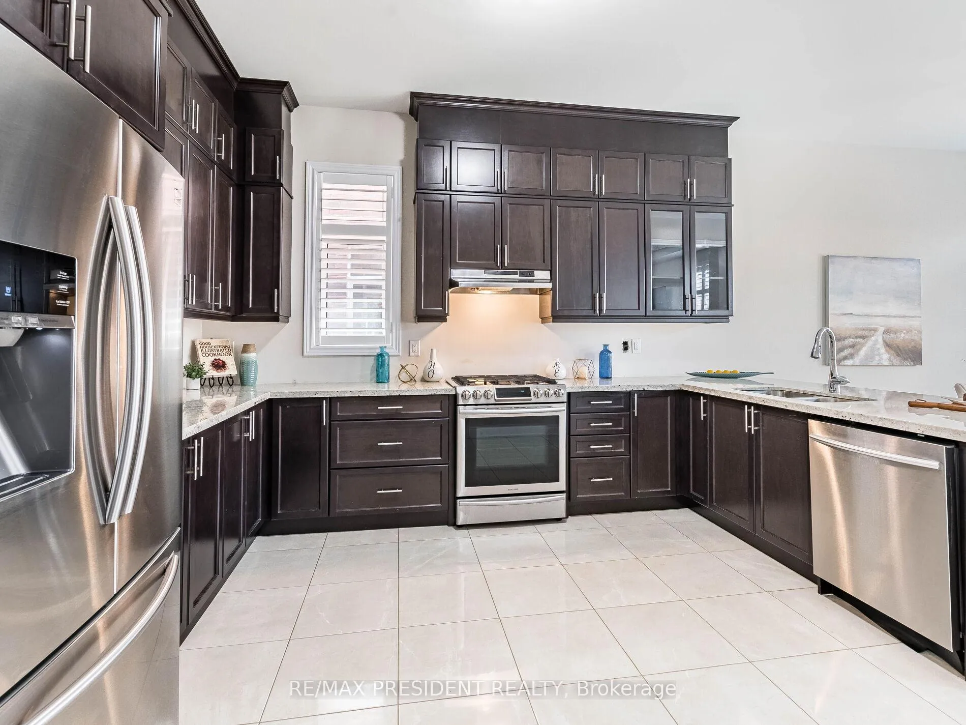 Photo 18 of 16 Monarch Drive, Halton Hills, Georgetown — HOMEH