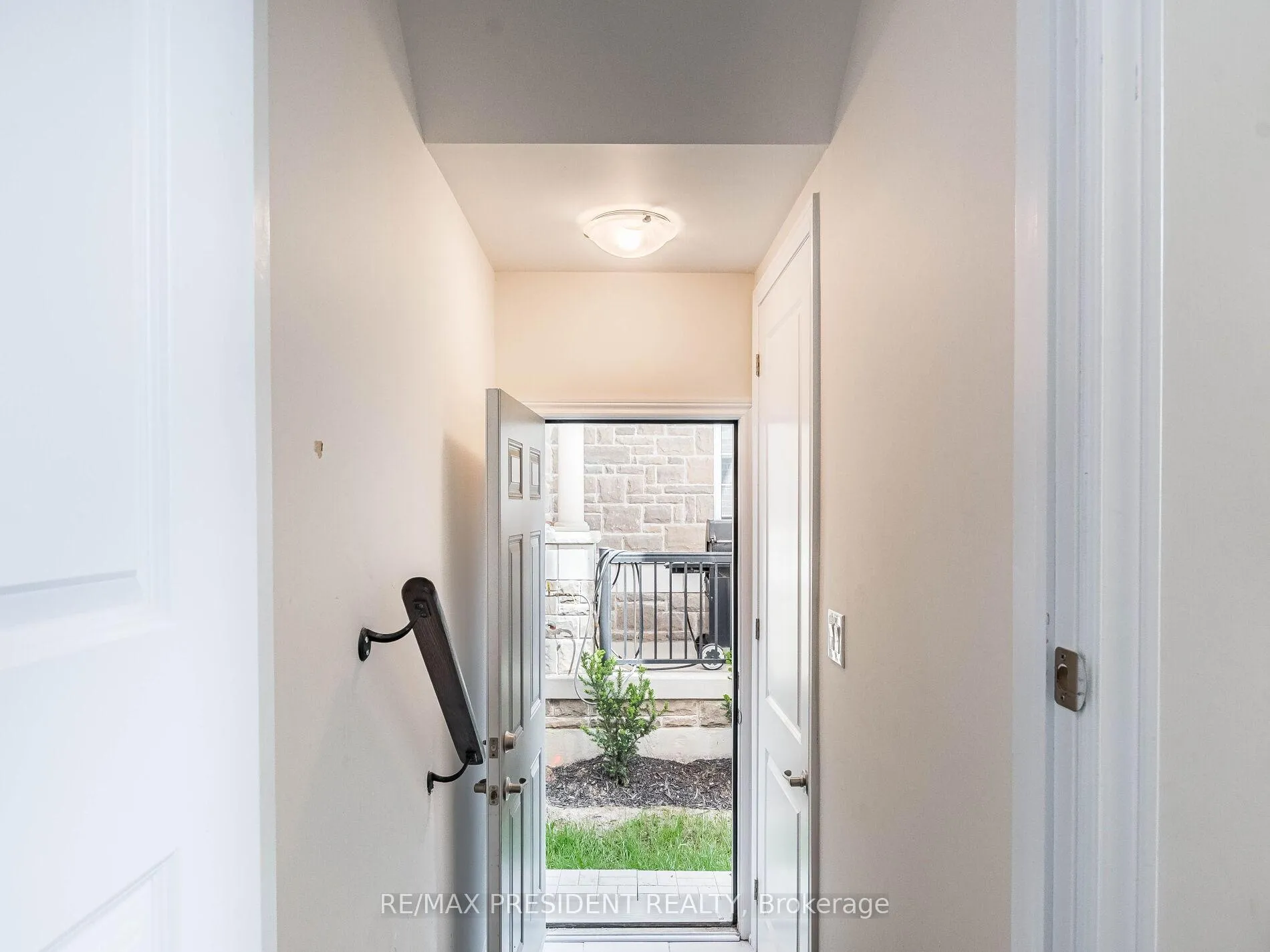Photo 23 of 16 Monarch Drive, Halton Hills, Georgetown — HOMEH