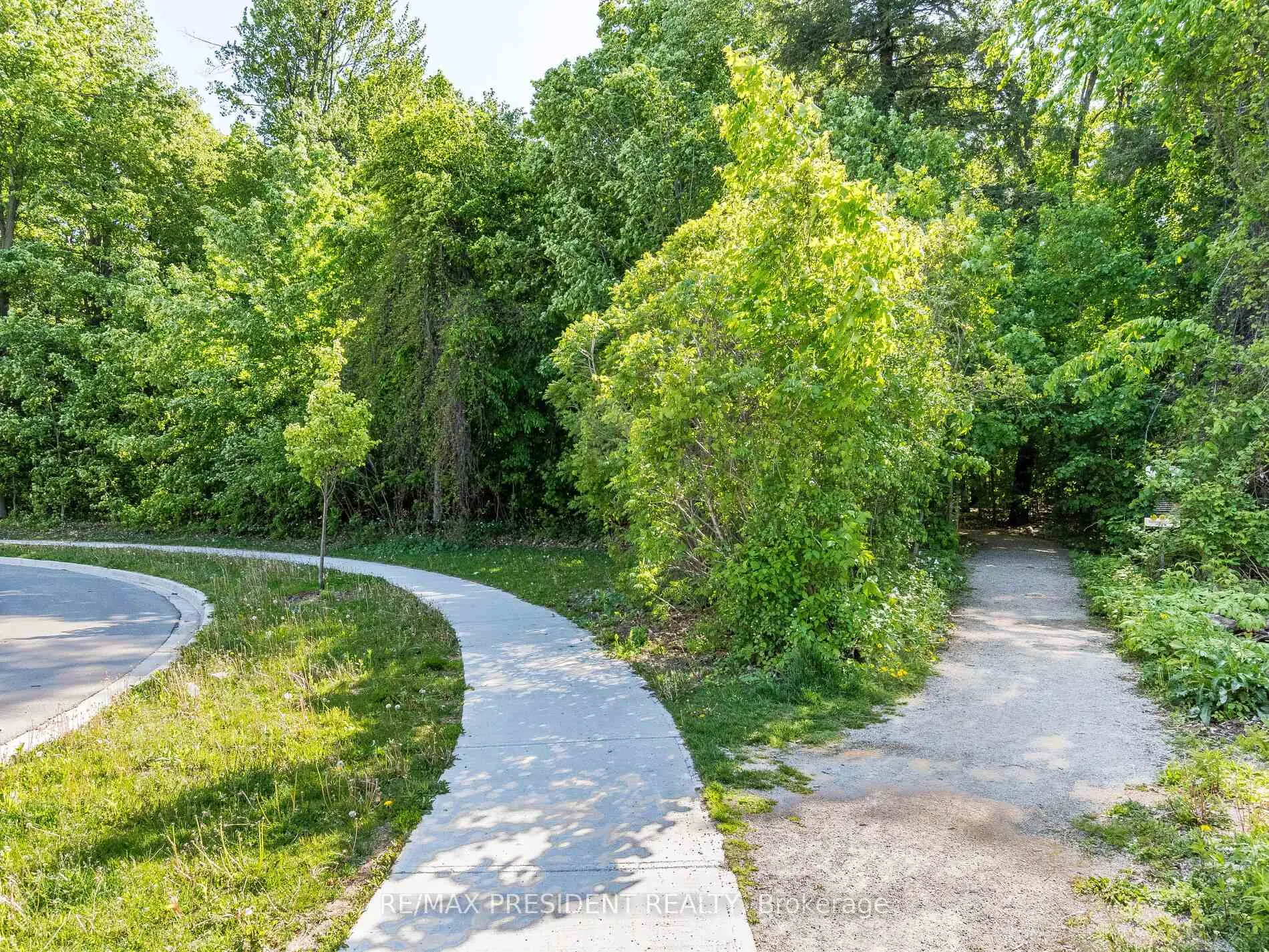 Photo 42 of 16 Monarch Drive, Halton Hills, Georgetown — HOMEH
