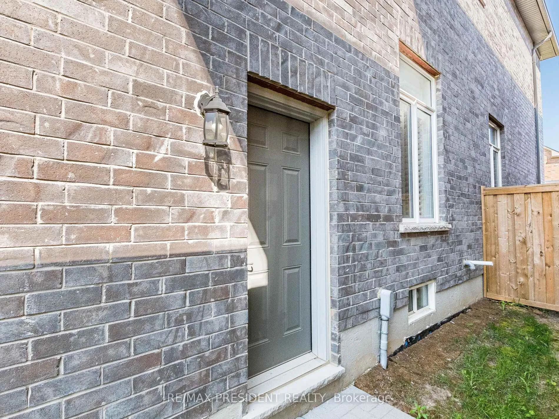 Photo 43 of 16 Monarch Drive, Halton Hills, Georgetown — HOMEH