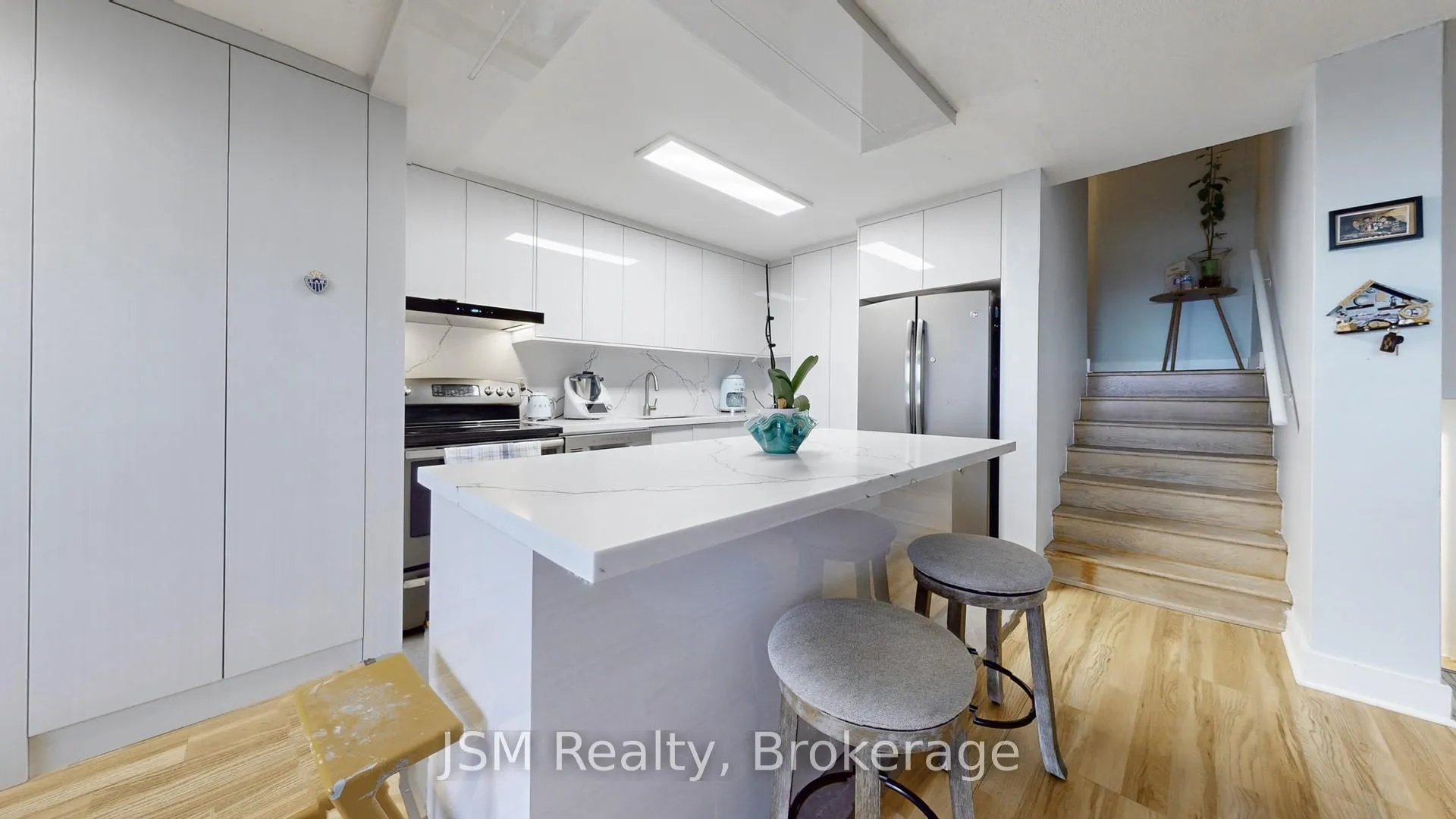 Photo 11 of Unit 1912, 11 Wincott Drive, Etobicoke, Kingsview Village-The Westway — HOMEH