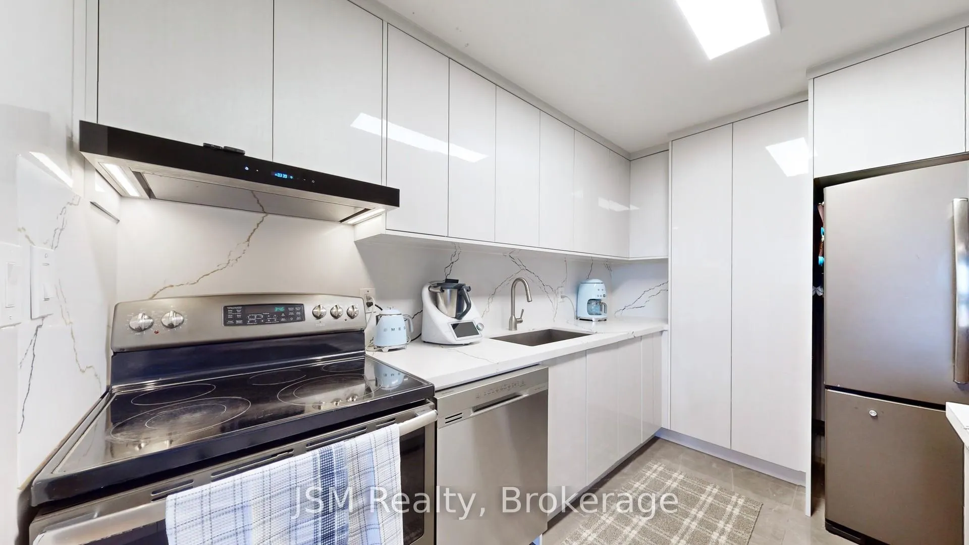 Photo 13 of Unit 1912, 11 Wincott Drive, Etobicoke, Kingsview Village-The Westway — HOMEH