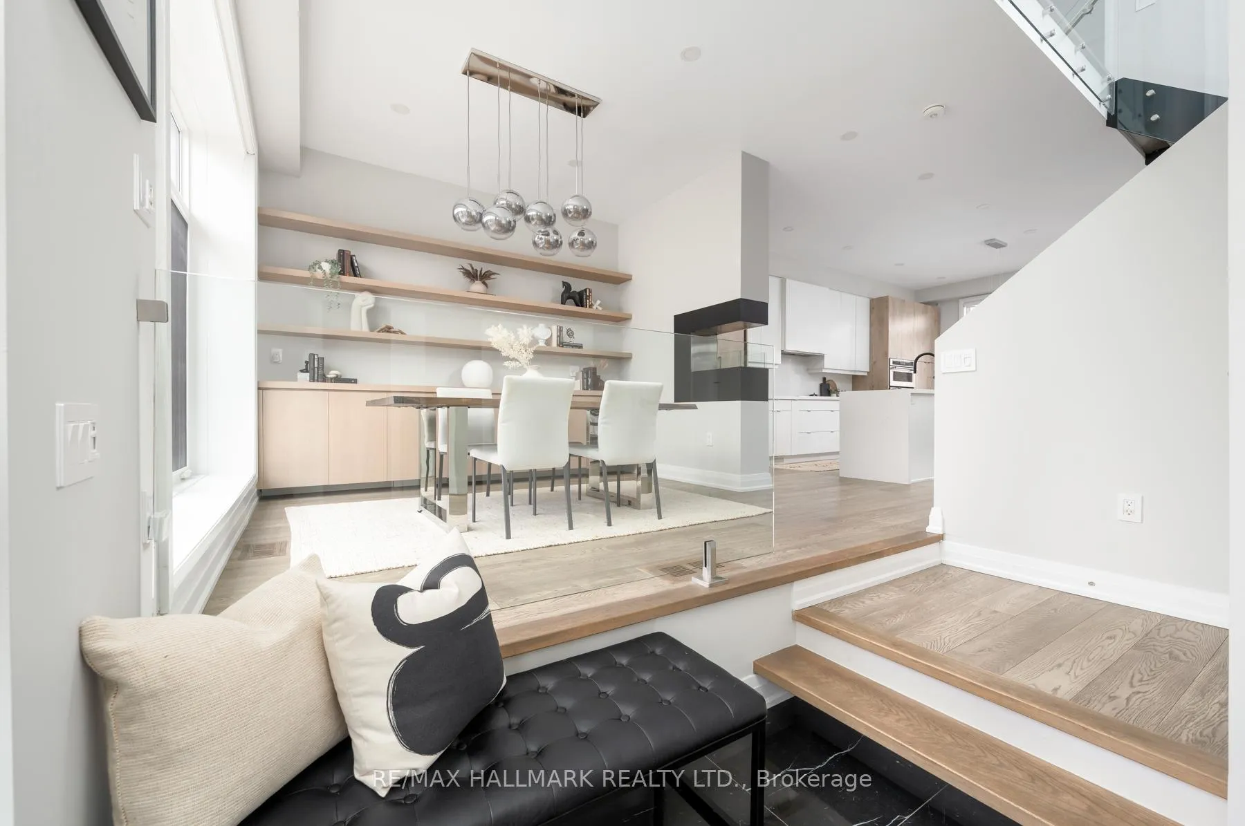 Photo 5 of 53 Northbrook Road, Toronto, East York — HOMEH