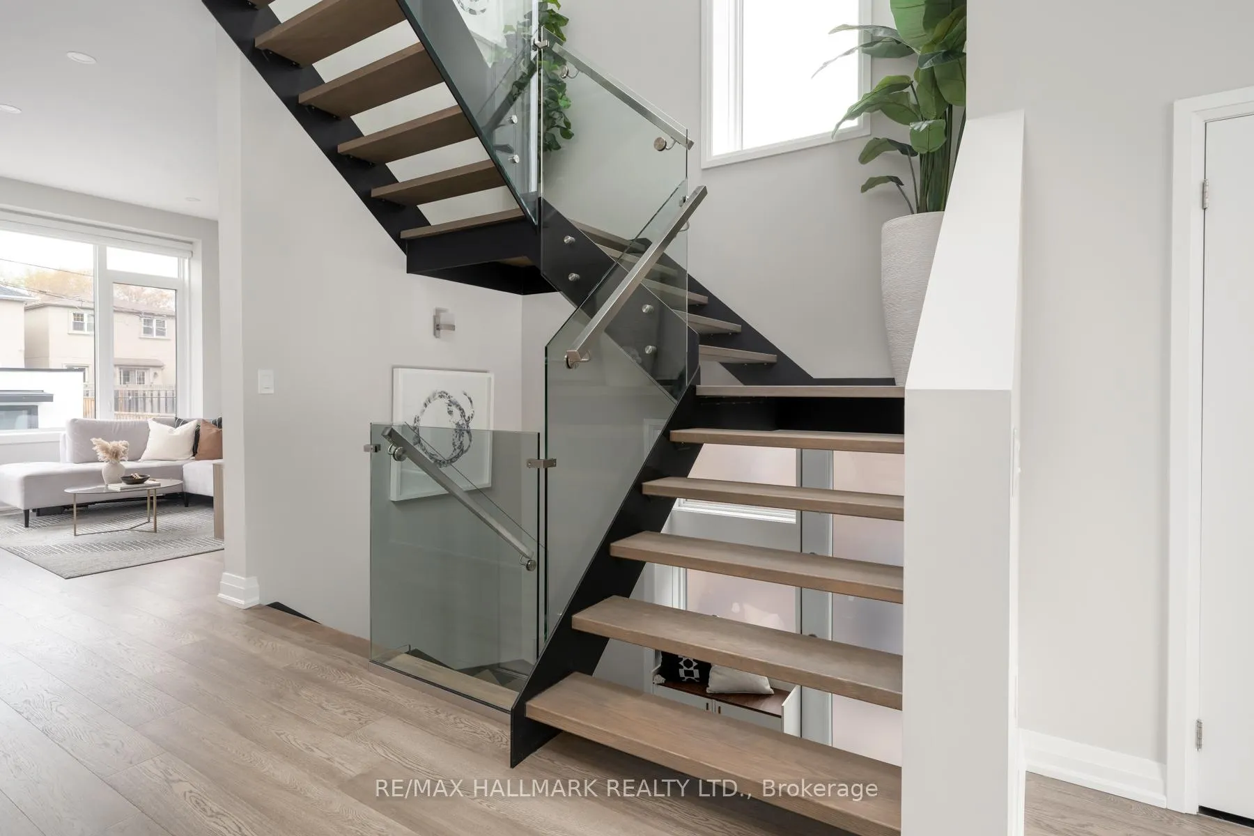 Photo 14 of 53 Northbrook Road, Toronto, East York — HOMEH